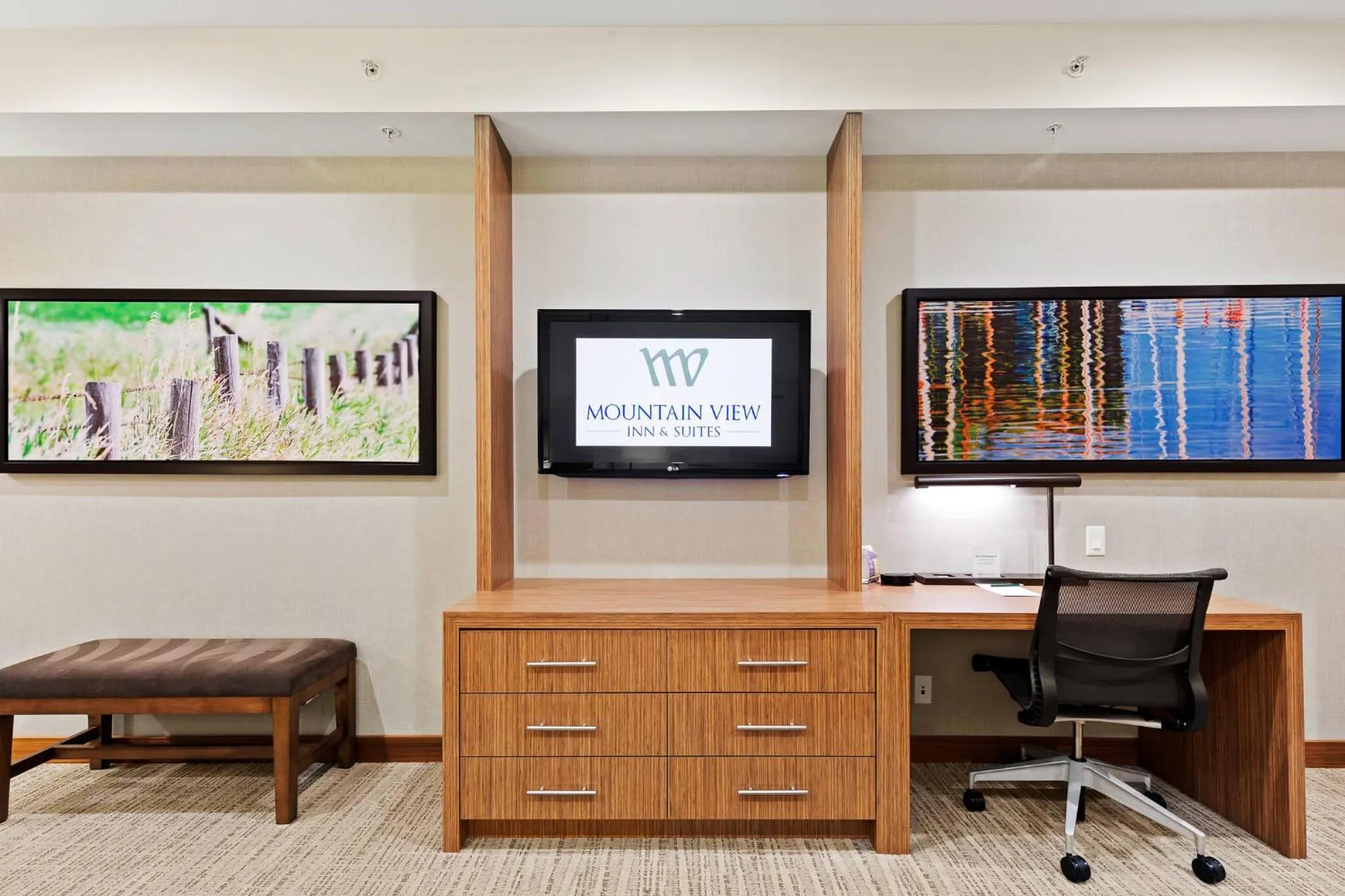 TV and multimedia in Mountain View Inn & Suites