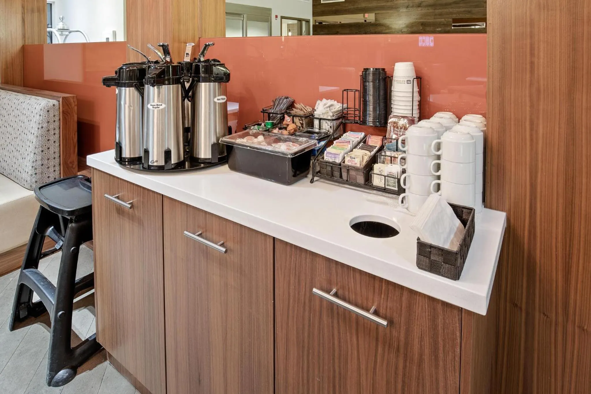 Breakfast in Mountain View Inn & Suites