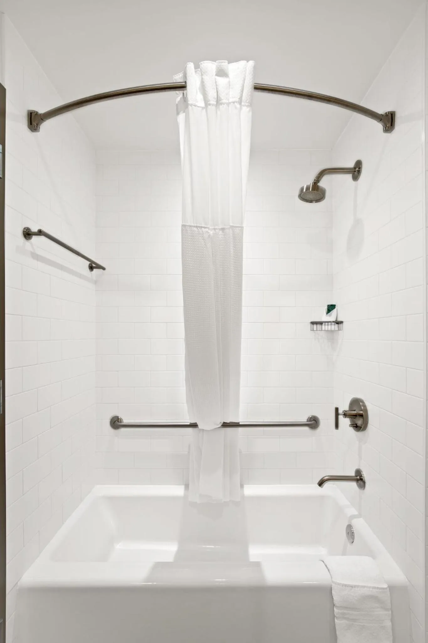 Shower in Mountain View Inn & Suites
