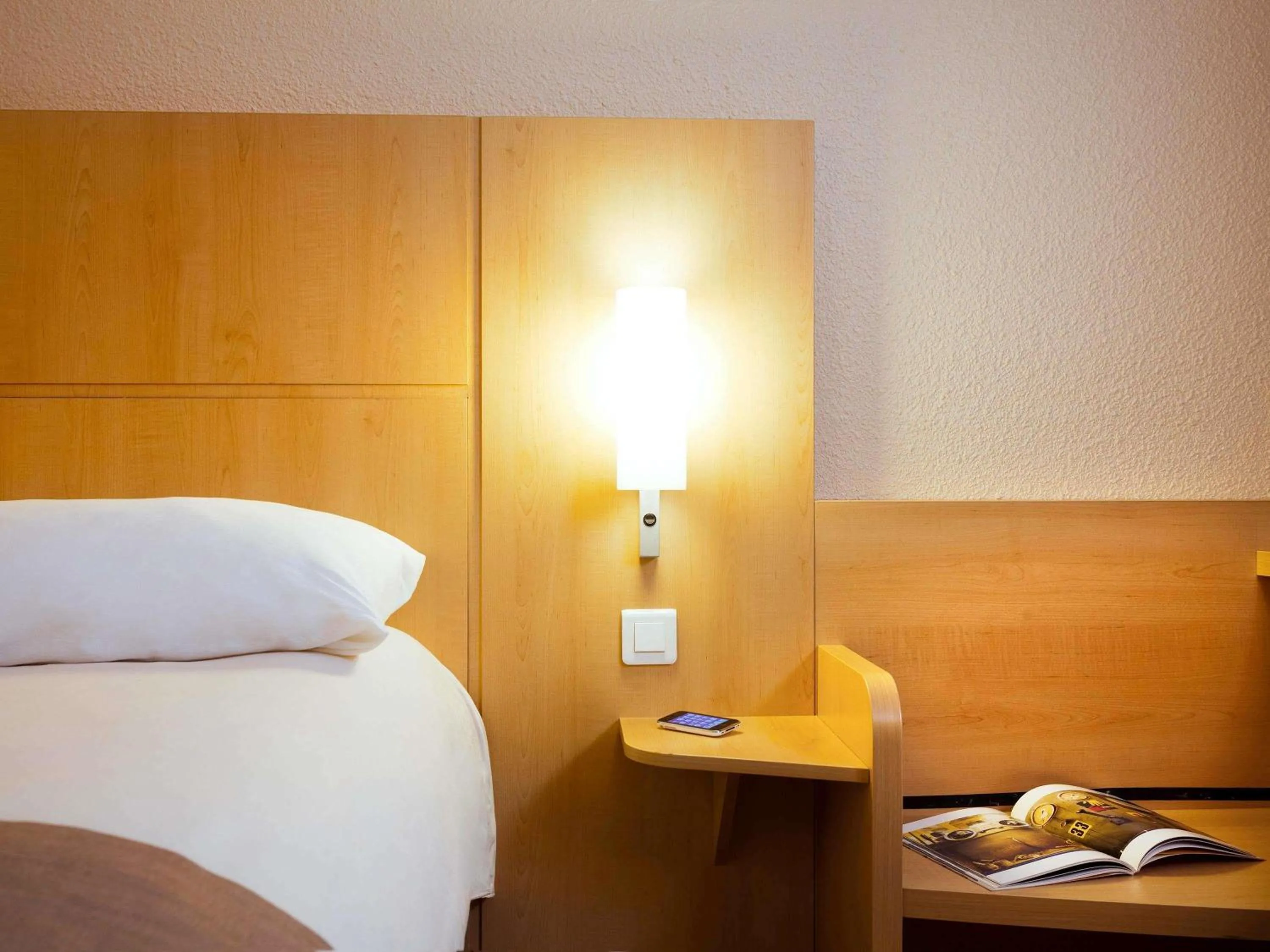 Bedroom, Bed in Hotel Ibis Milano Malpensa