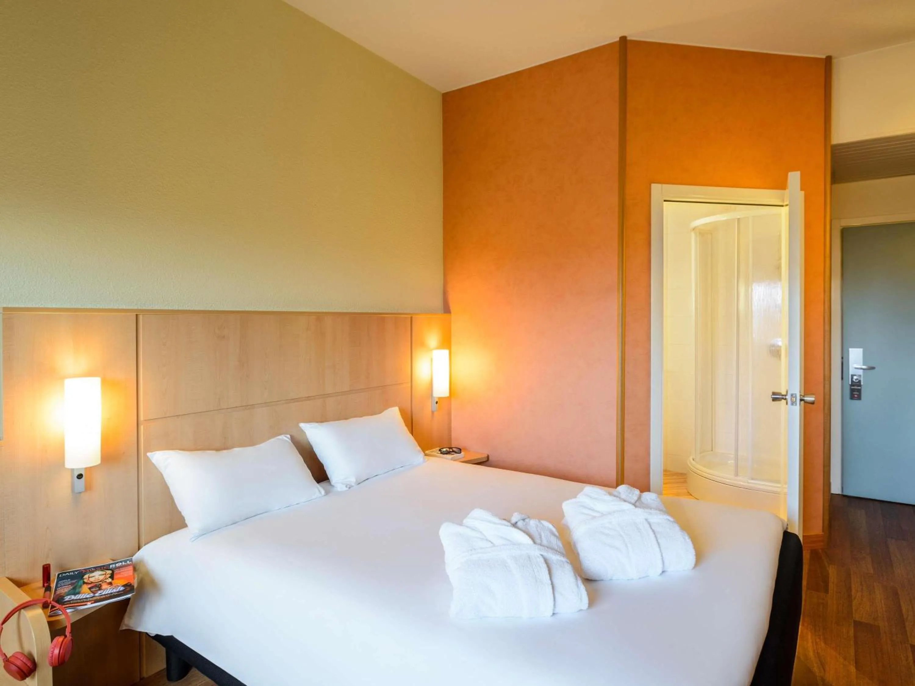 Bedroom, Bed in Hotel Ibis Milano Malpensa