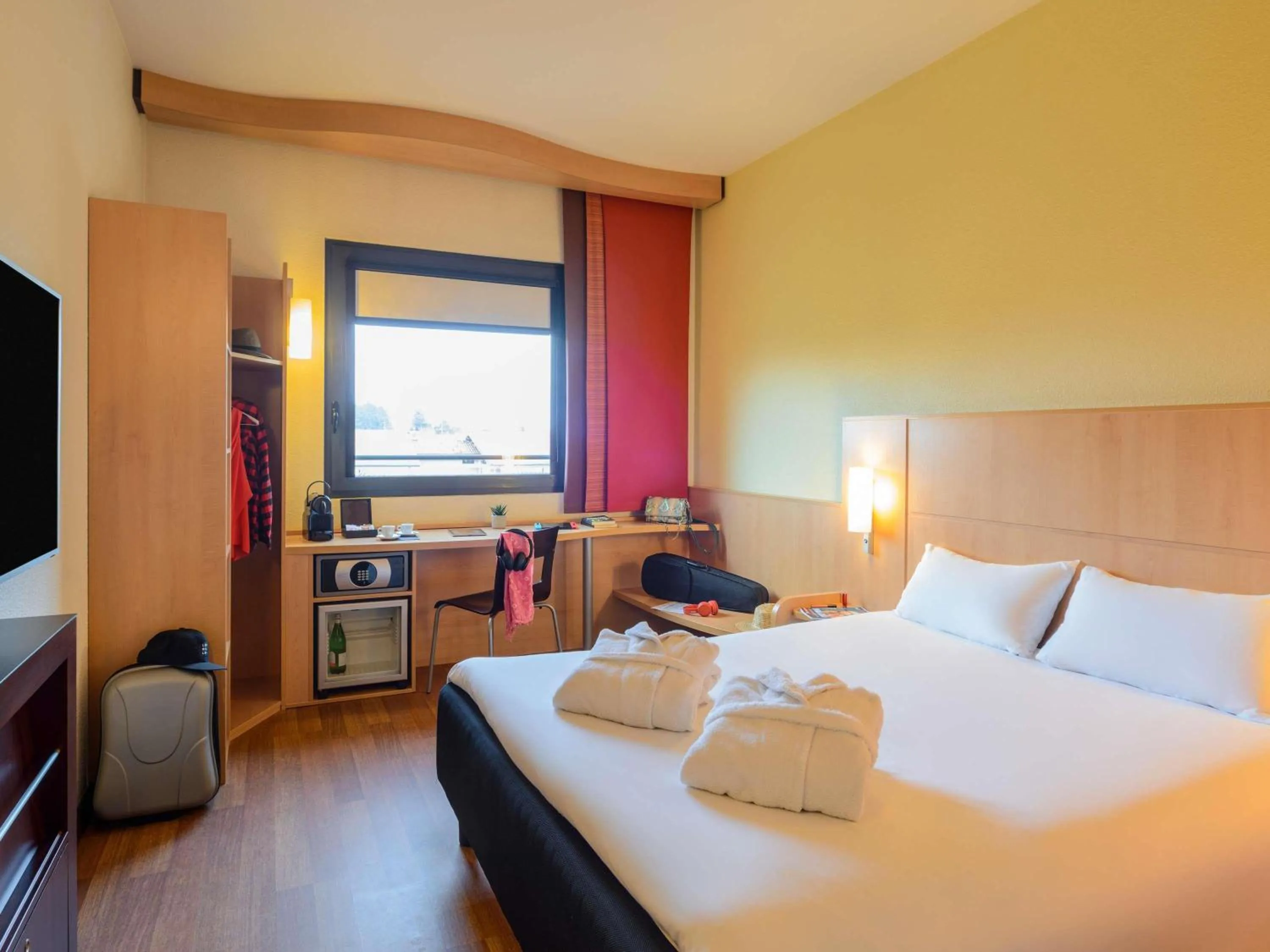 Bedroom, Bed in Hotel Ibis Milano Malpensa