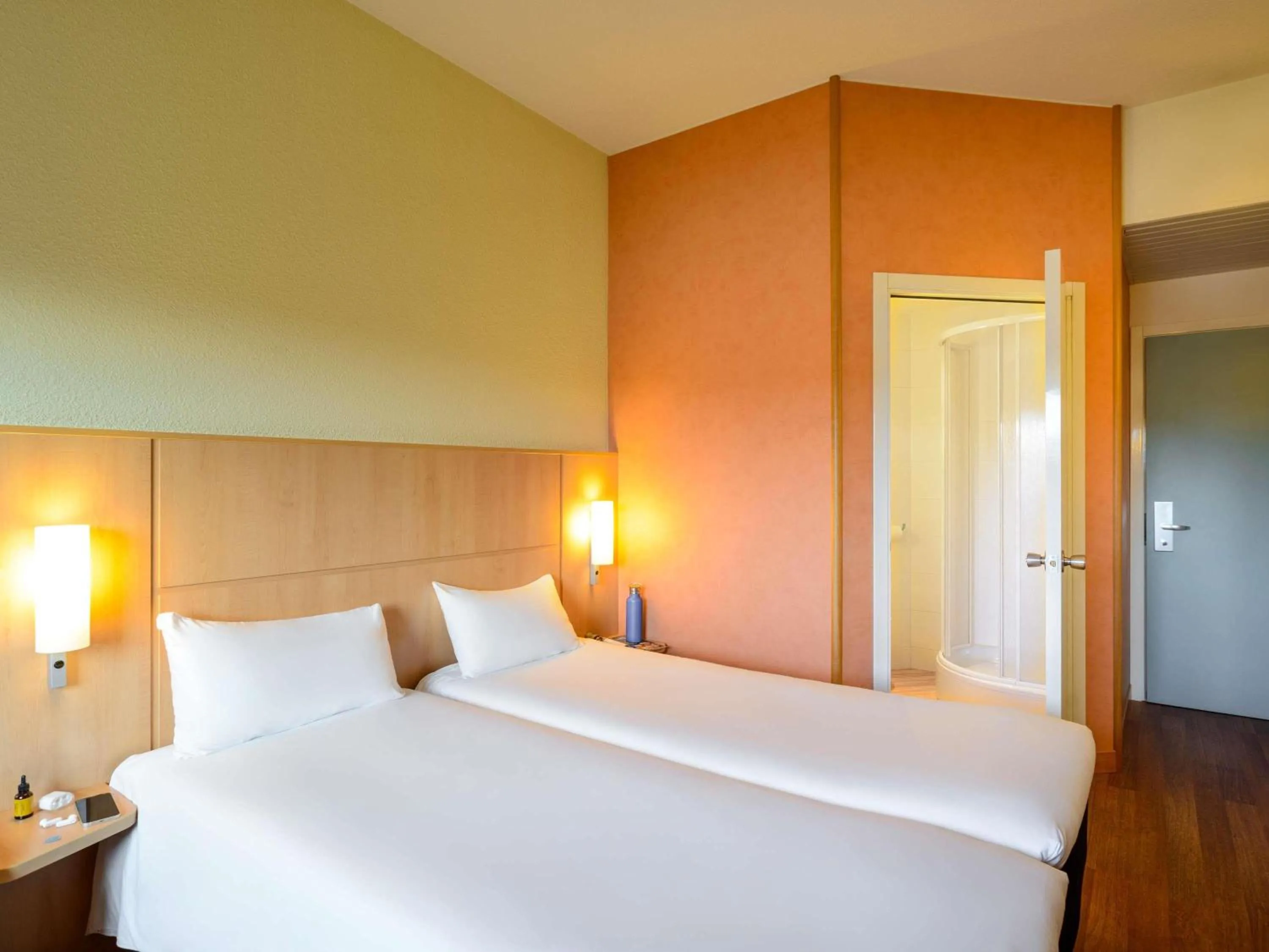 Bedroom, Bed in Hotel Ibis Milano Malpensa