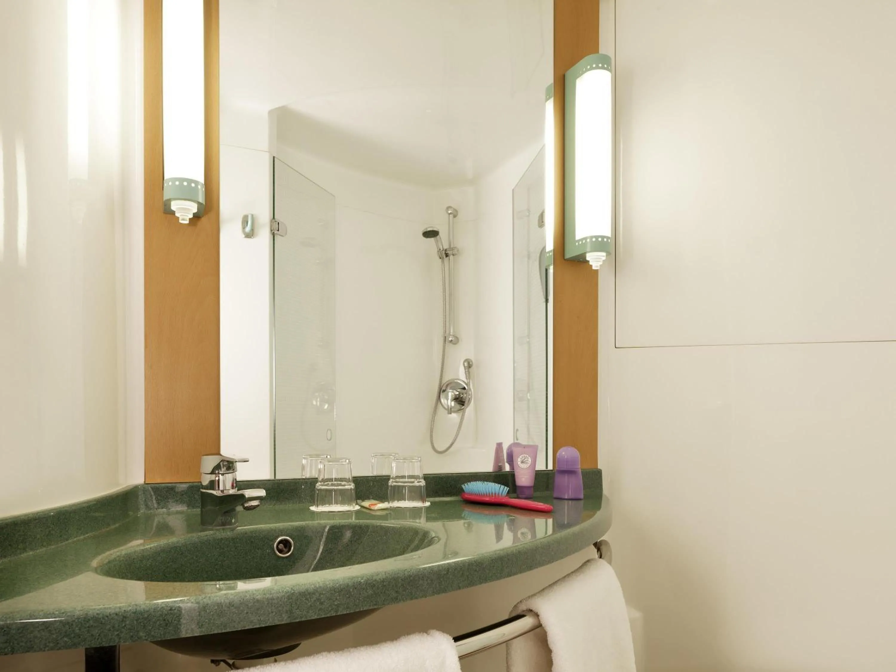 Bedroom in Hotel Ibis Milano Malpensa