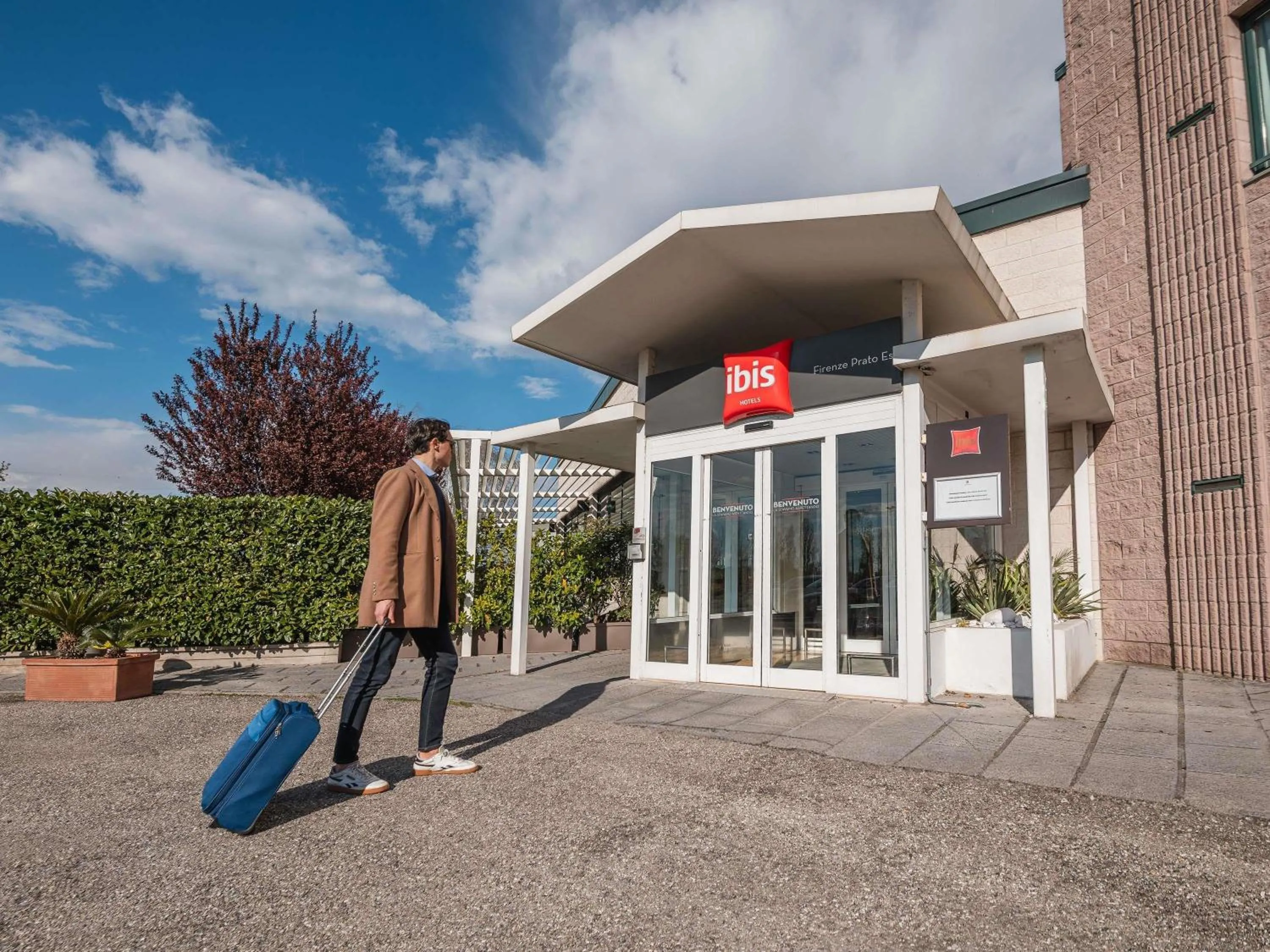 Property building in Hotel Ibis Firenze Prato Est
