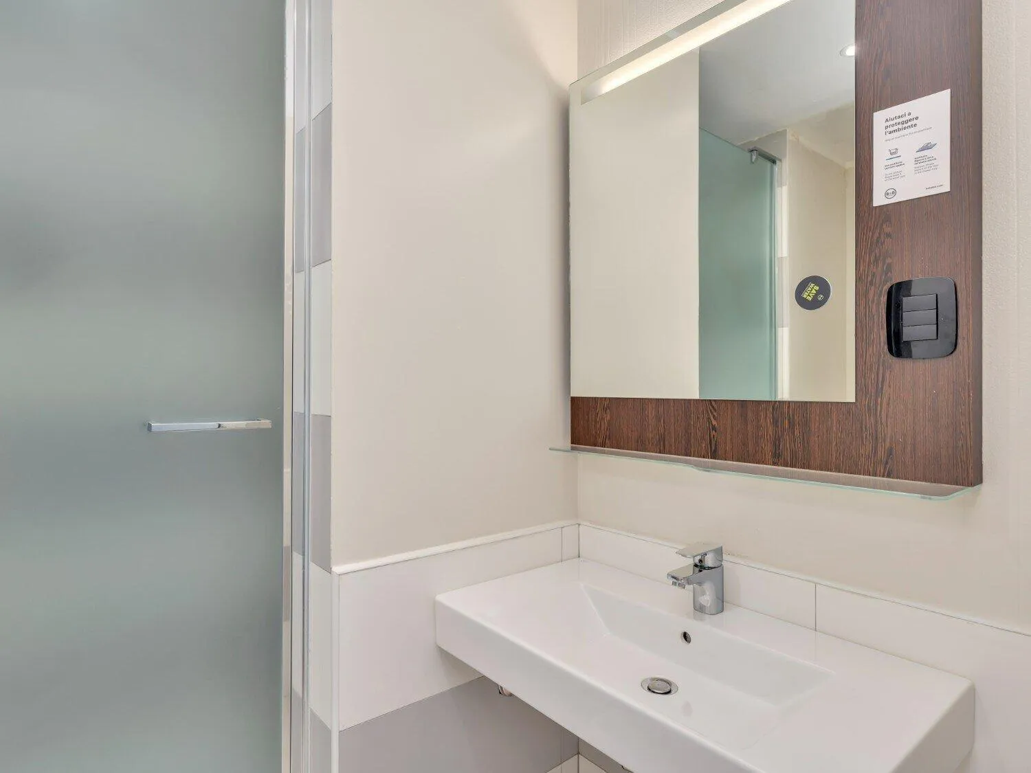 Bathroom in B&B Hotel Cremona