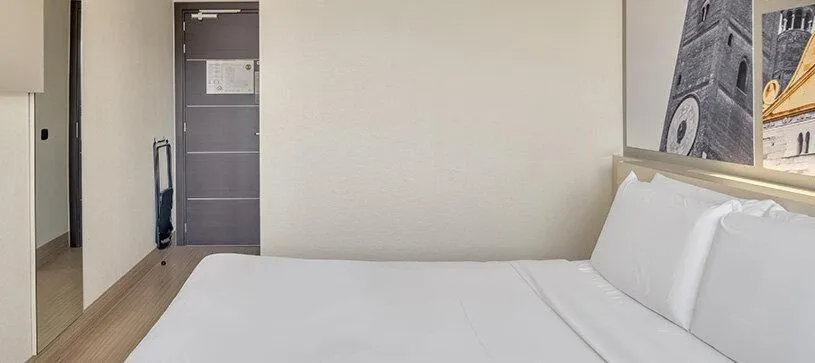 Photo of the whole room, Bed in B&B Hotel Cremona