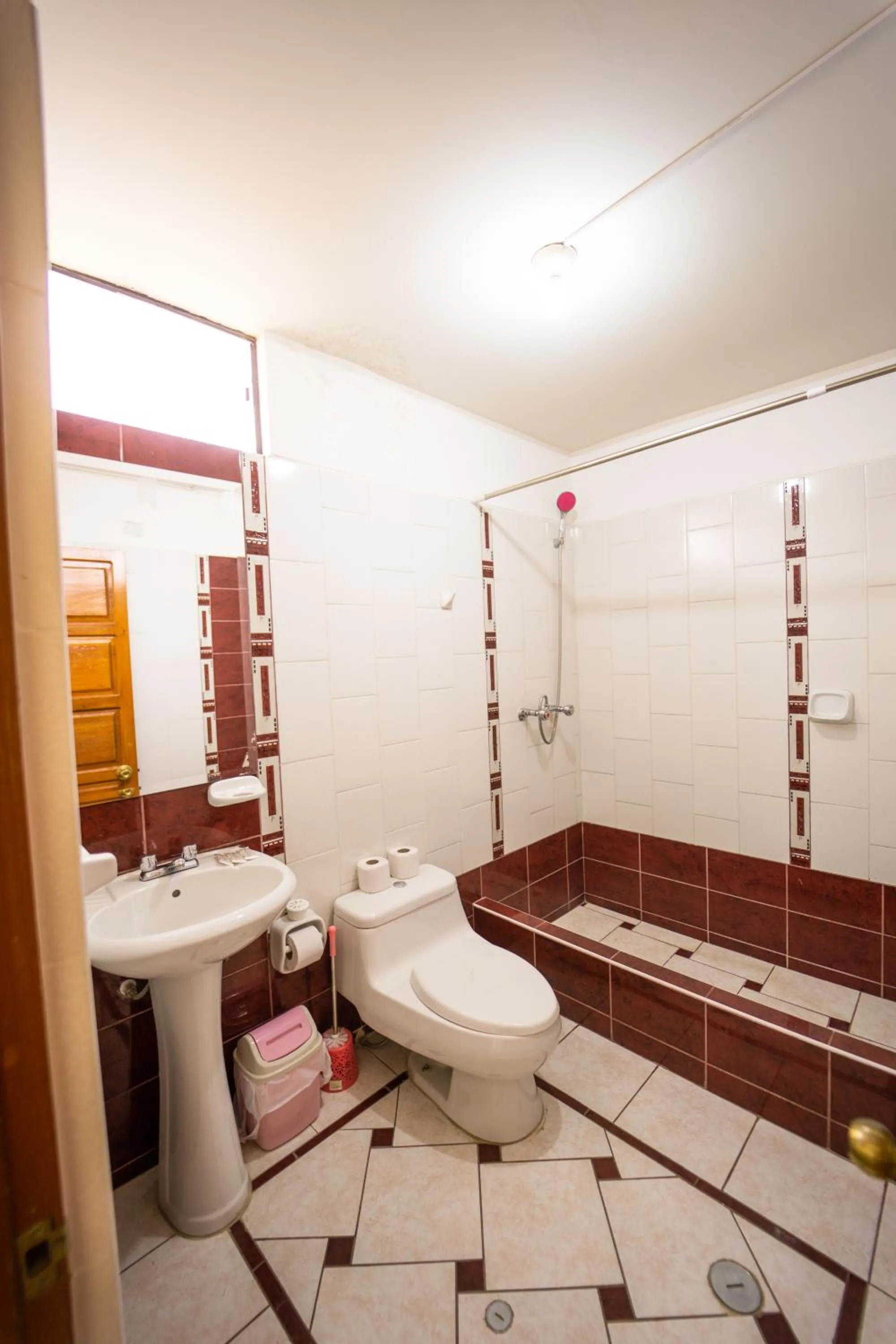 Shower in HOTEL AREQUIPA