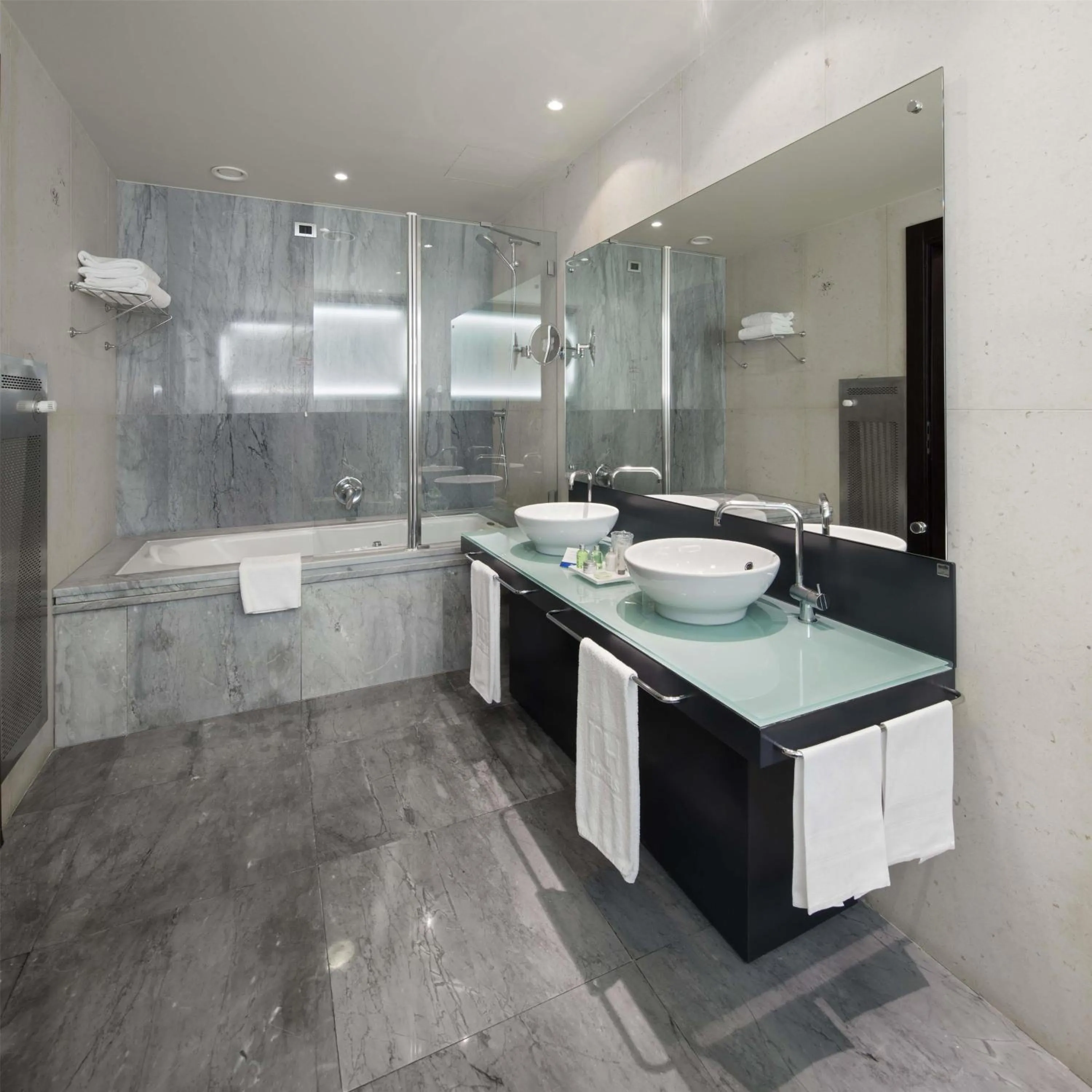 Bathroom in NH Venezia Laguna Palace