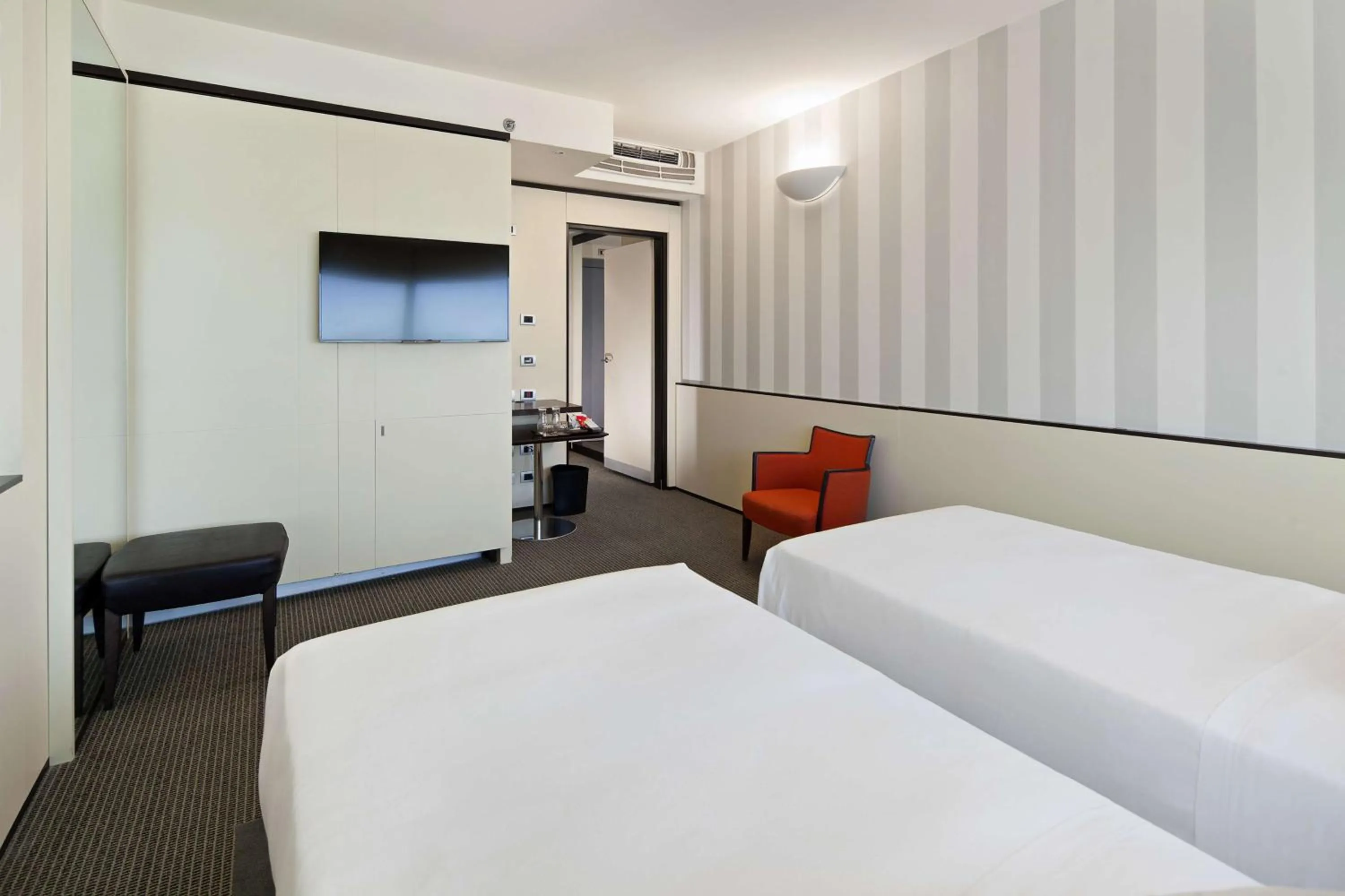 Photo of the whole room in NH Venezia Laguna Palace