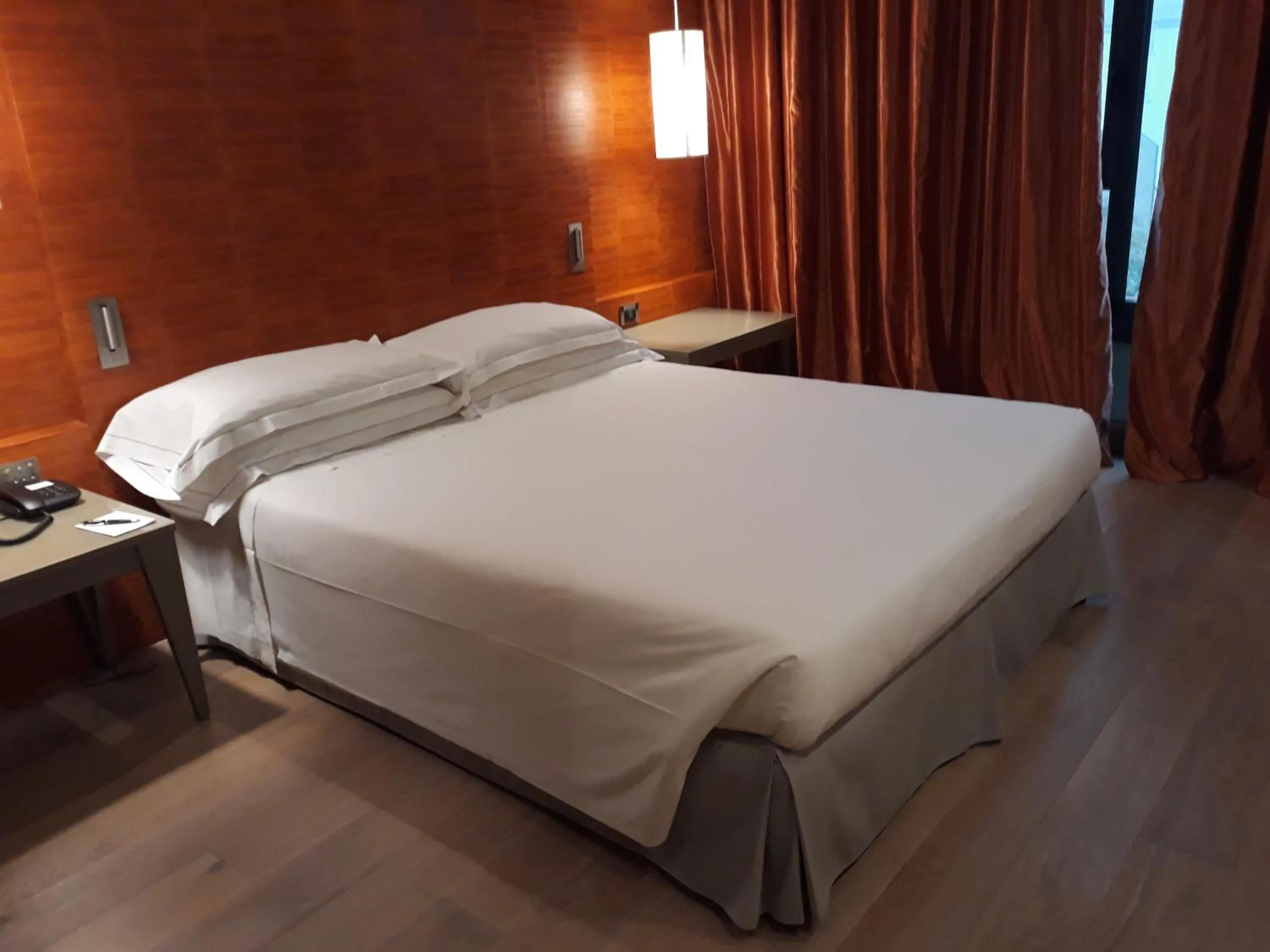 Bedroom, Bed in Grand Hotel De La Ville