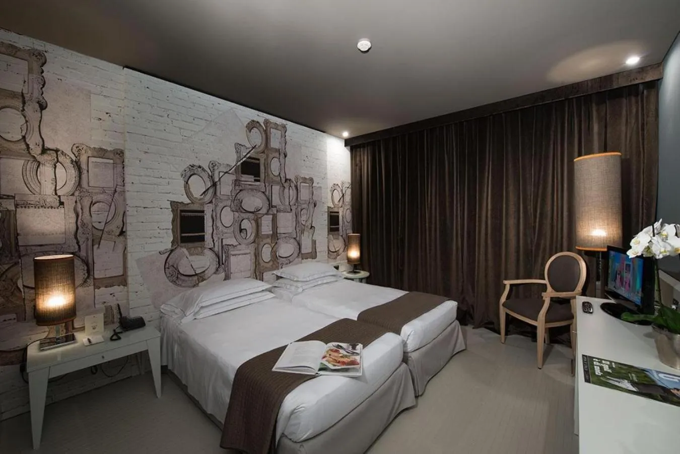 Photo of the whole room, Bed in Grand Hotel De La Ville