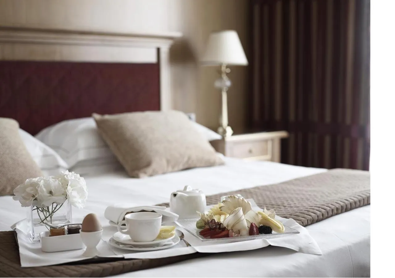 Bedroom, Bed in Grand Hotel De La Ville