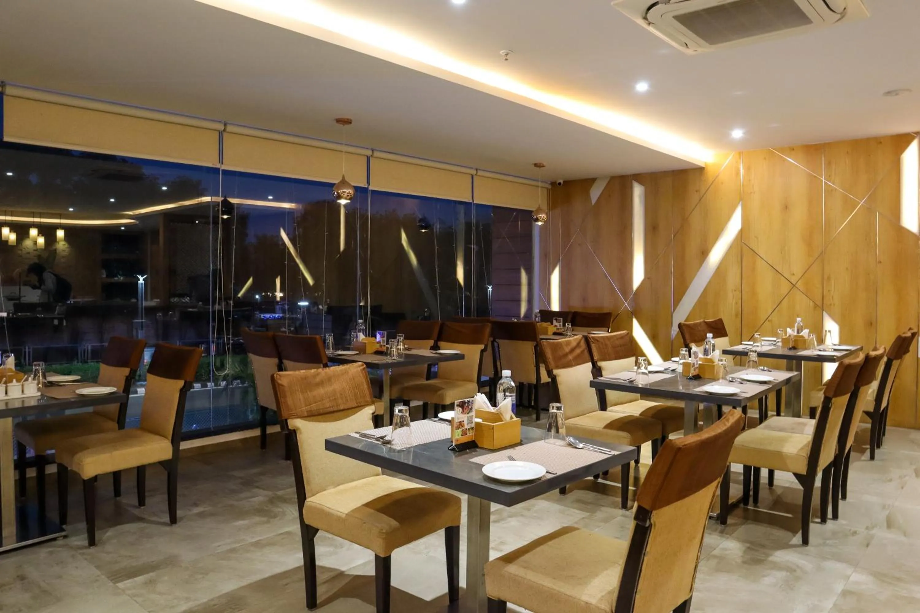 Restaurant/places to eat in HOTEL OCEAN VISTA BAY