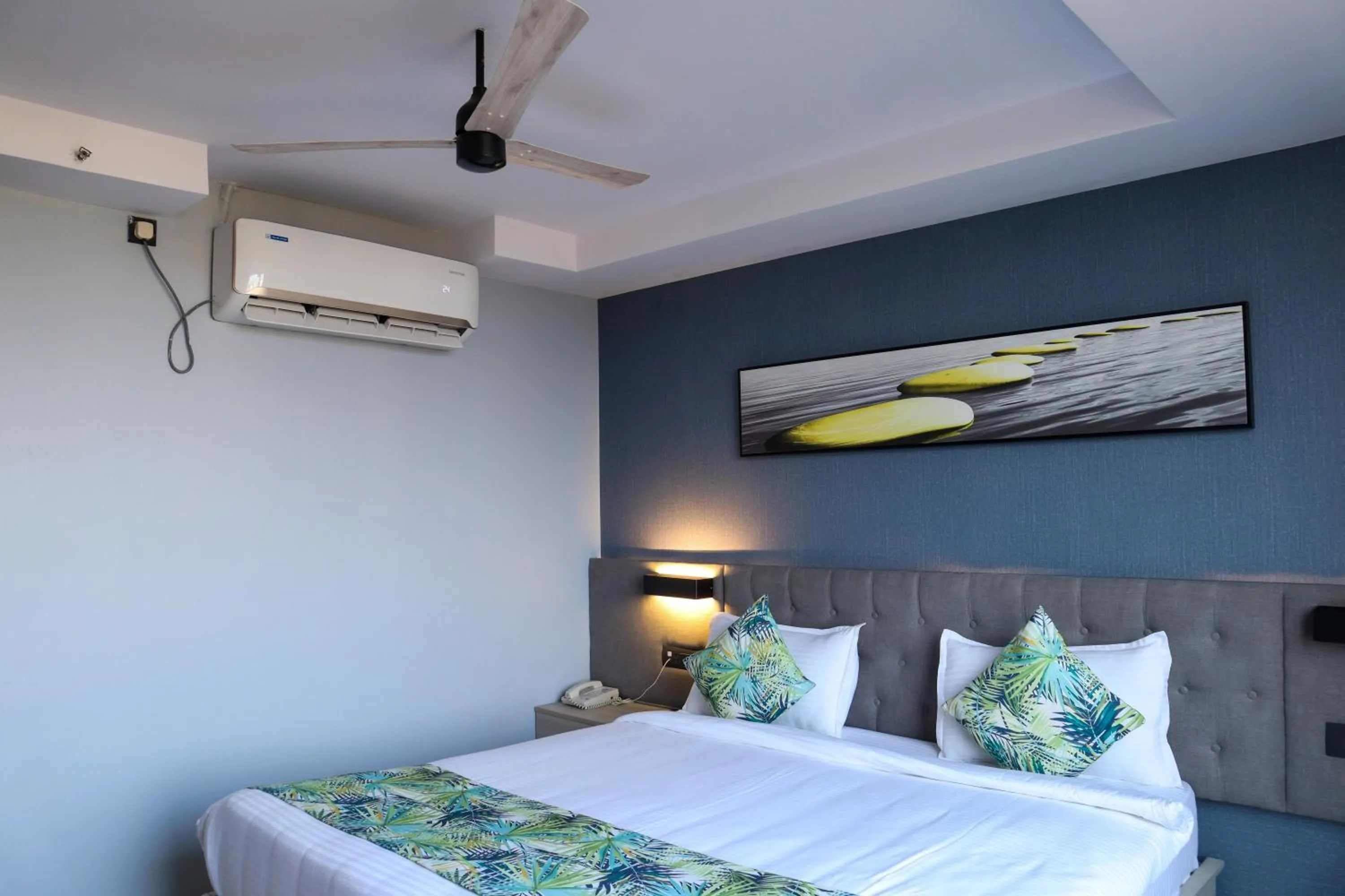 air conditioner, Bed in HOTEL OCEAN VISTA BAY