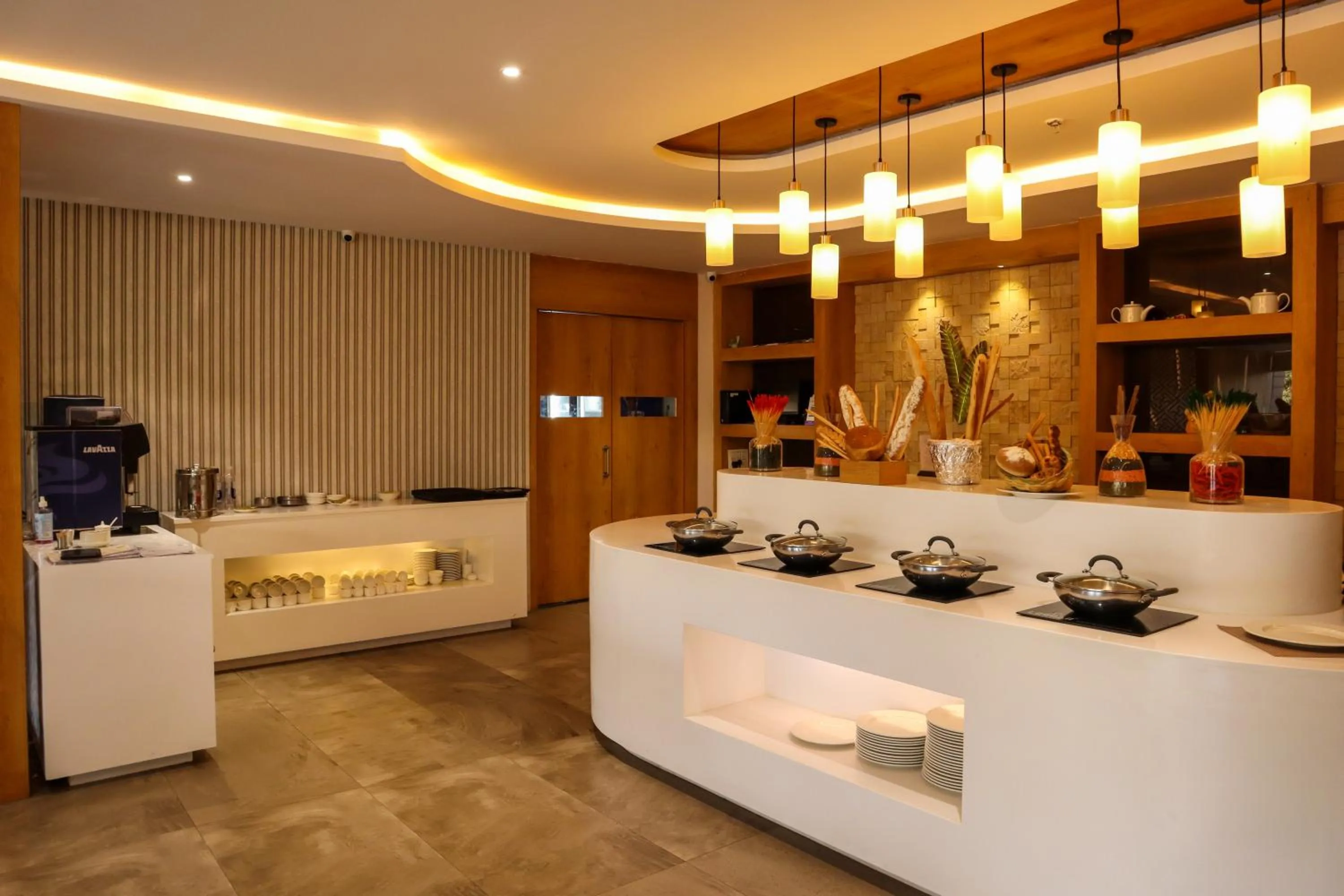 Restaurant/places to eat in HOTEL OCEAN VISTA BAY