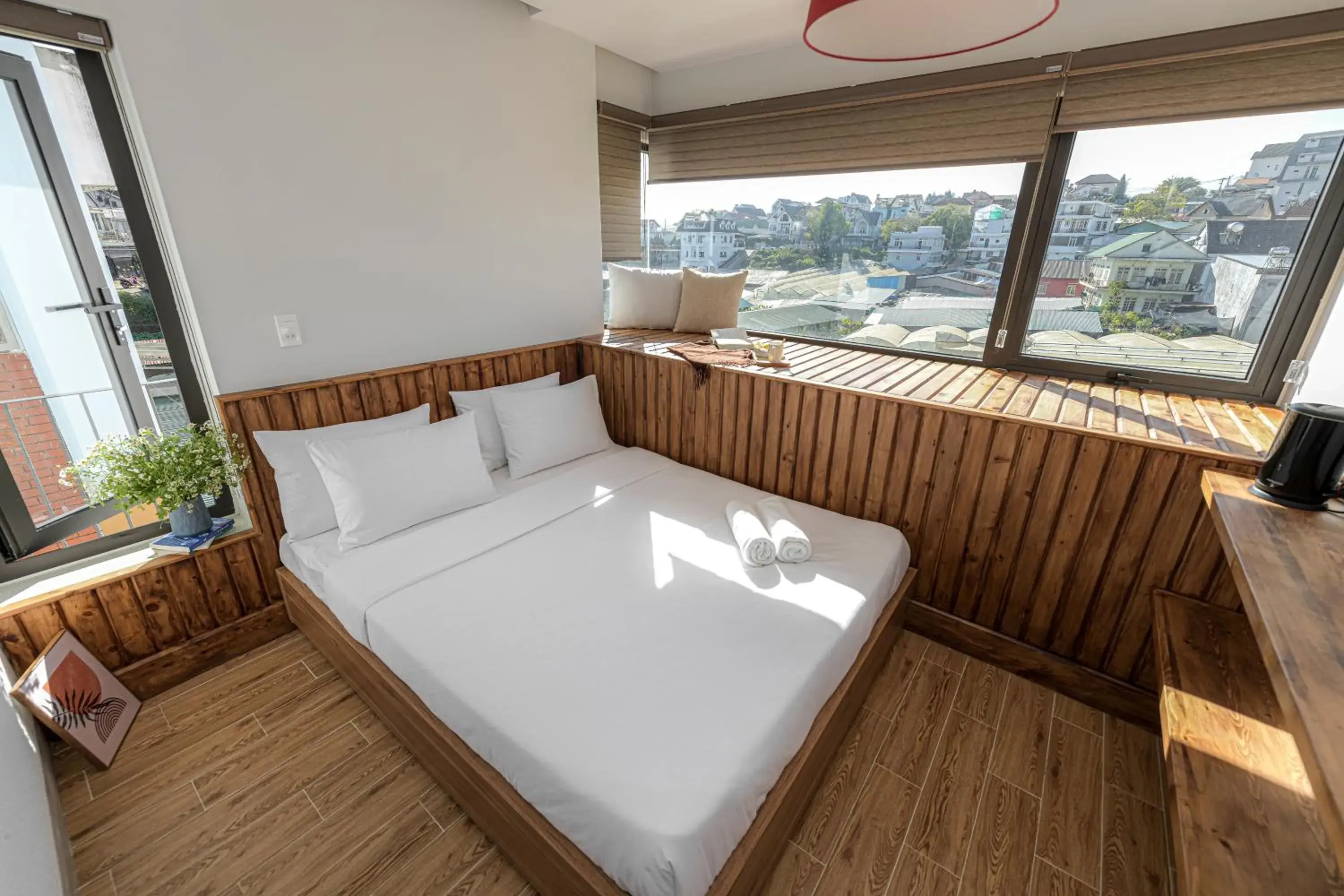 Deluxe Queen Room in Thơm House Deluxe Queen Room in Thơm House