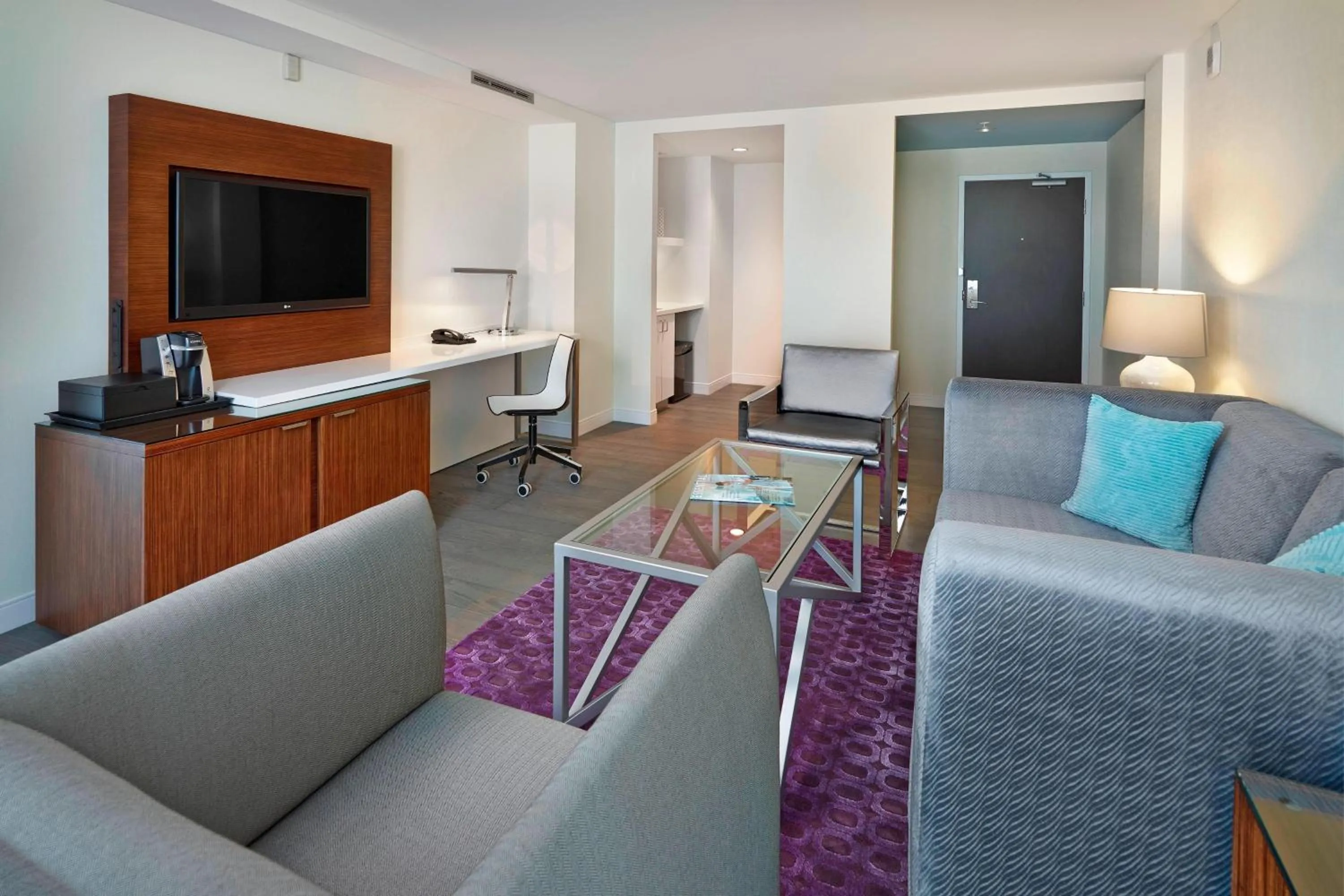 Bedroom in Renaissance Edmonton Airport Hotel