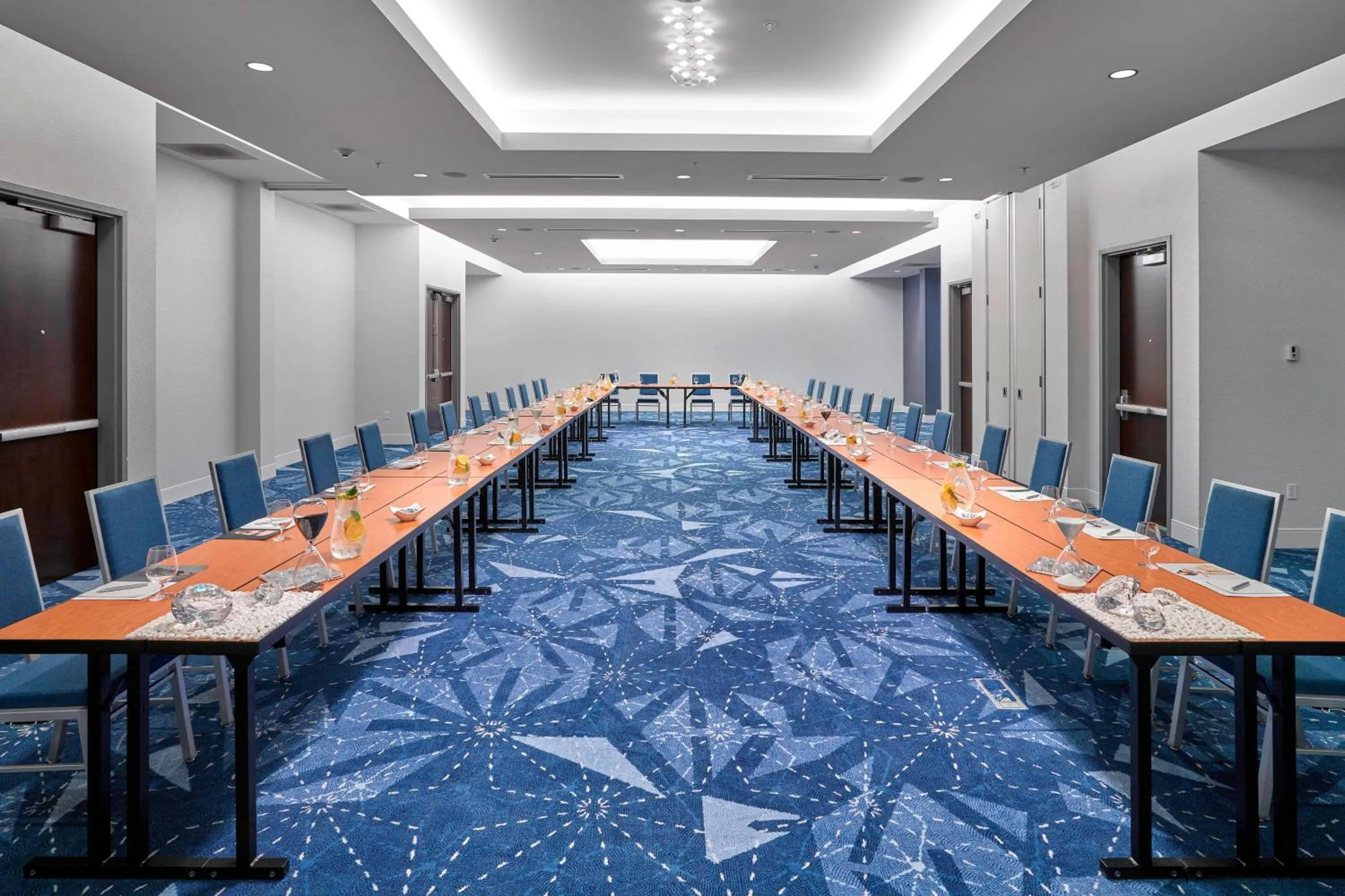 Meeting/conference room in Renaissance Edmonton Airport Hotel