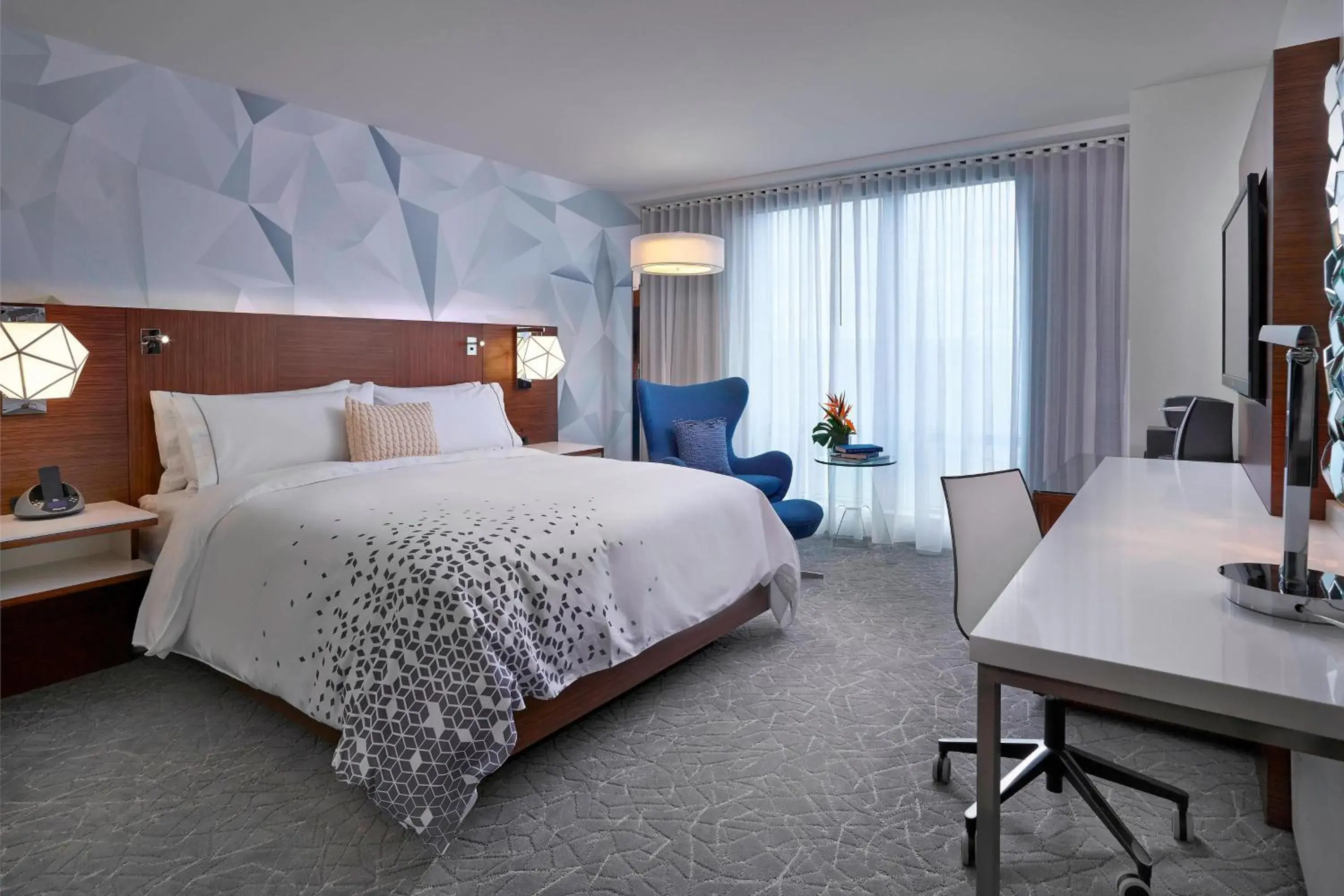 King or Double Room in Renaissance Edmonton Airport Hotel King or Double Room in Renaissance Edmonton Airport Hotel