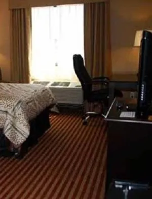 Day, Bed in Quality Inn Dunkirk