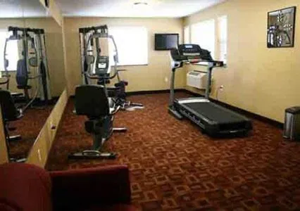 Fitness centre/facilities in Quality Inn Dunkirk