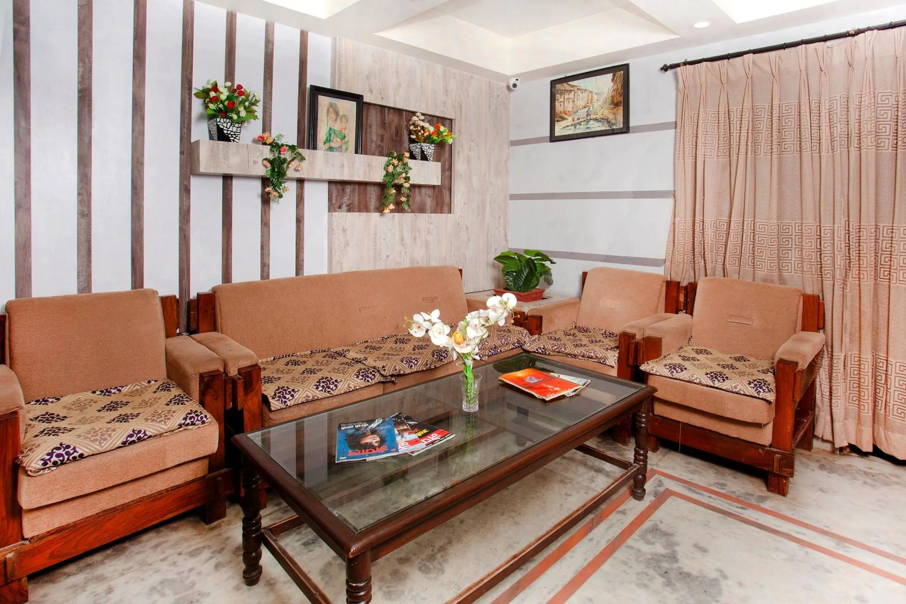 Lobby or reception in OYO 167 Hotel Lotus Buddha Inn