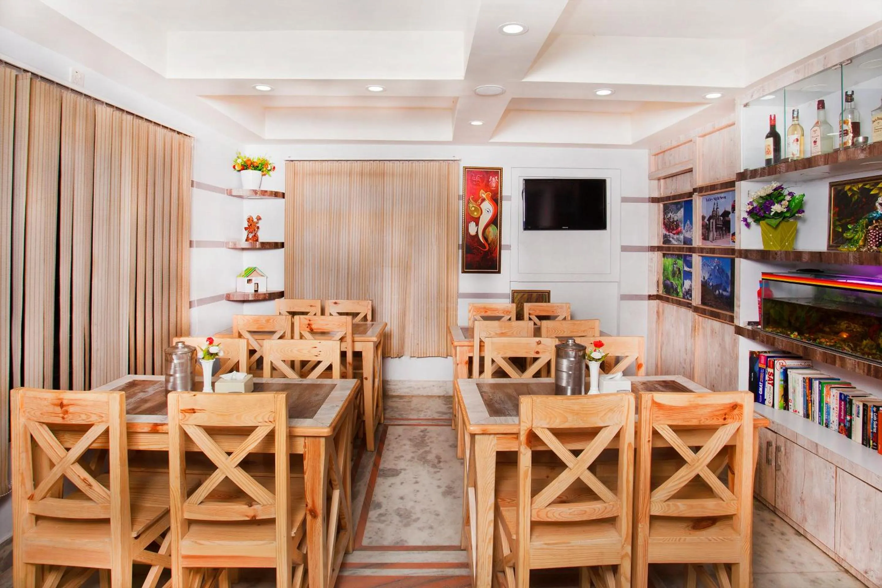 Restaurant/places to eat in OYO 167 Hotel Lotus Buddha Inn