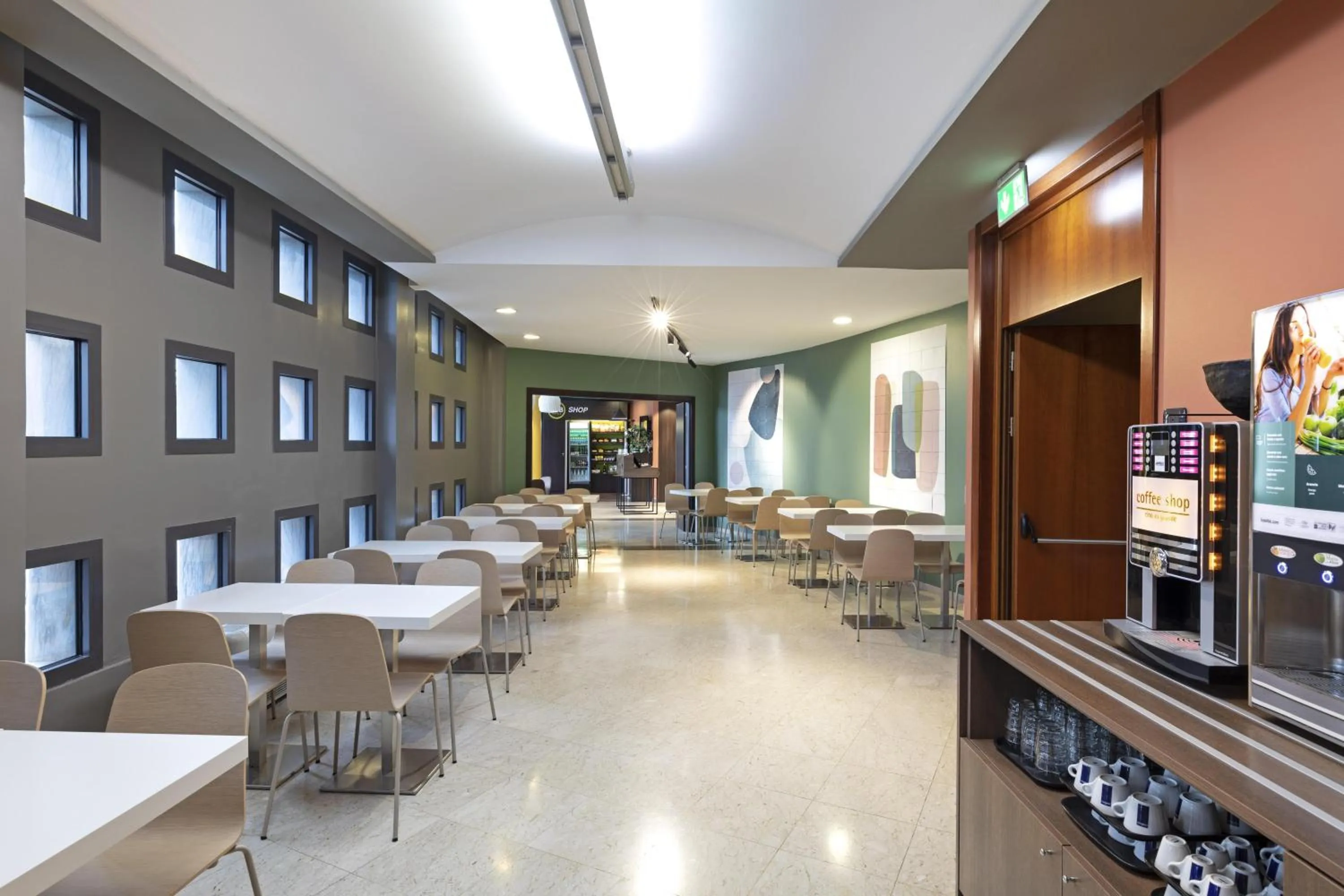 Restaurant/places to eat in B&B HOTEL Pisa Airport