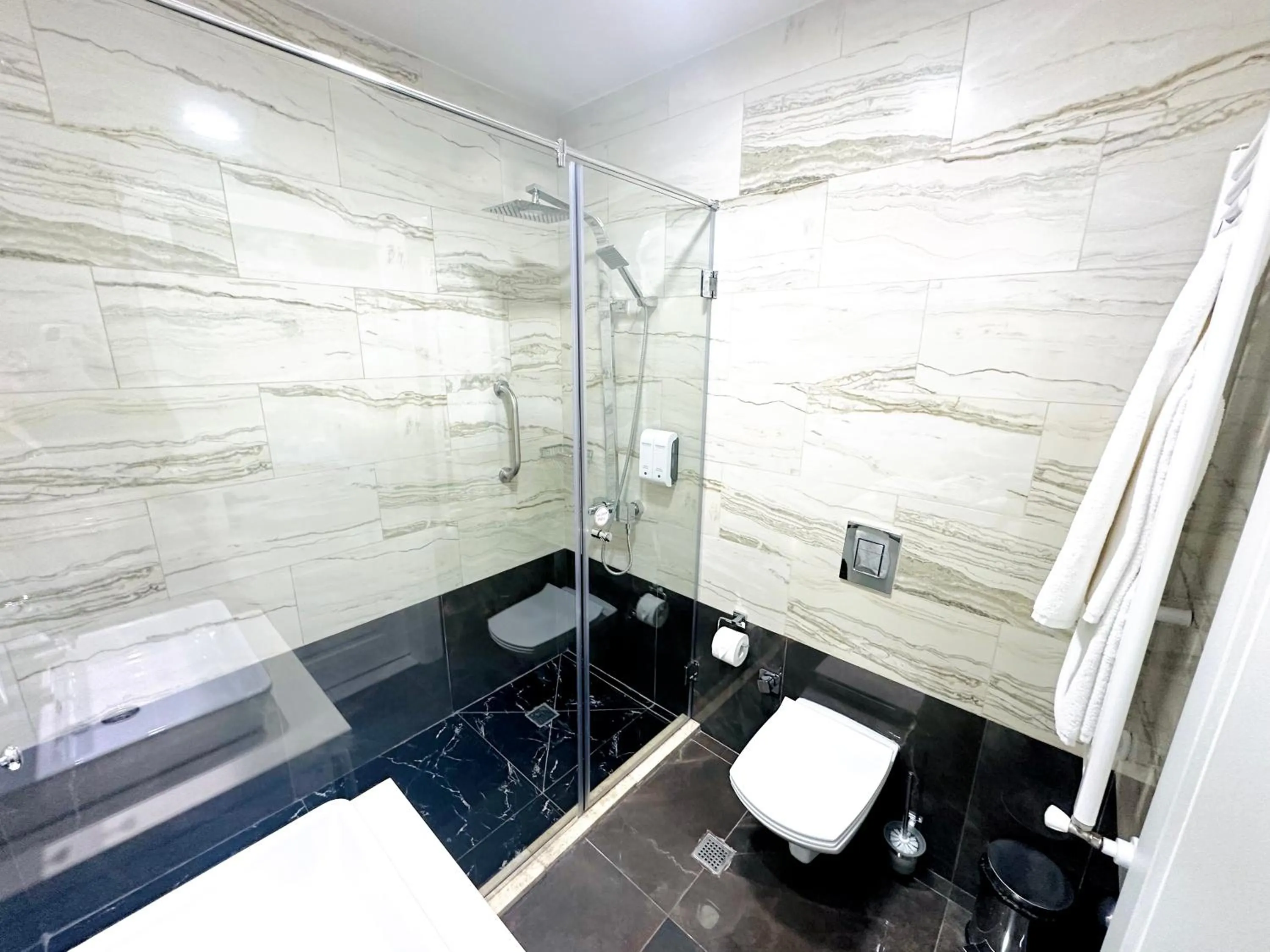 Shower in Somerset City Centre Atyrau