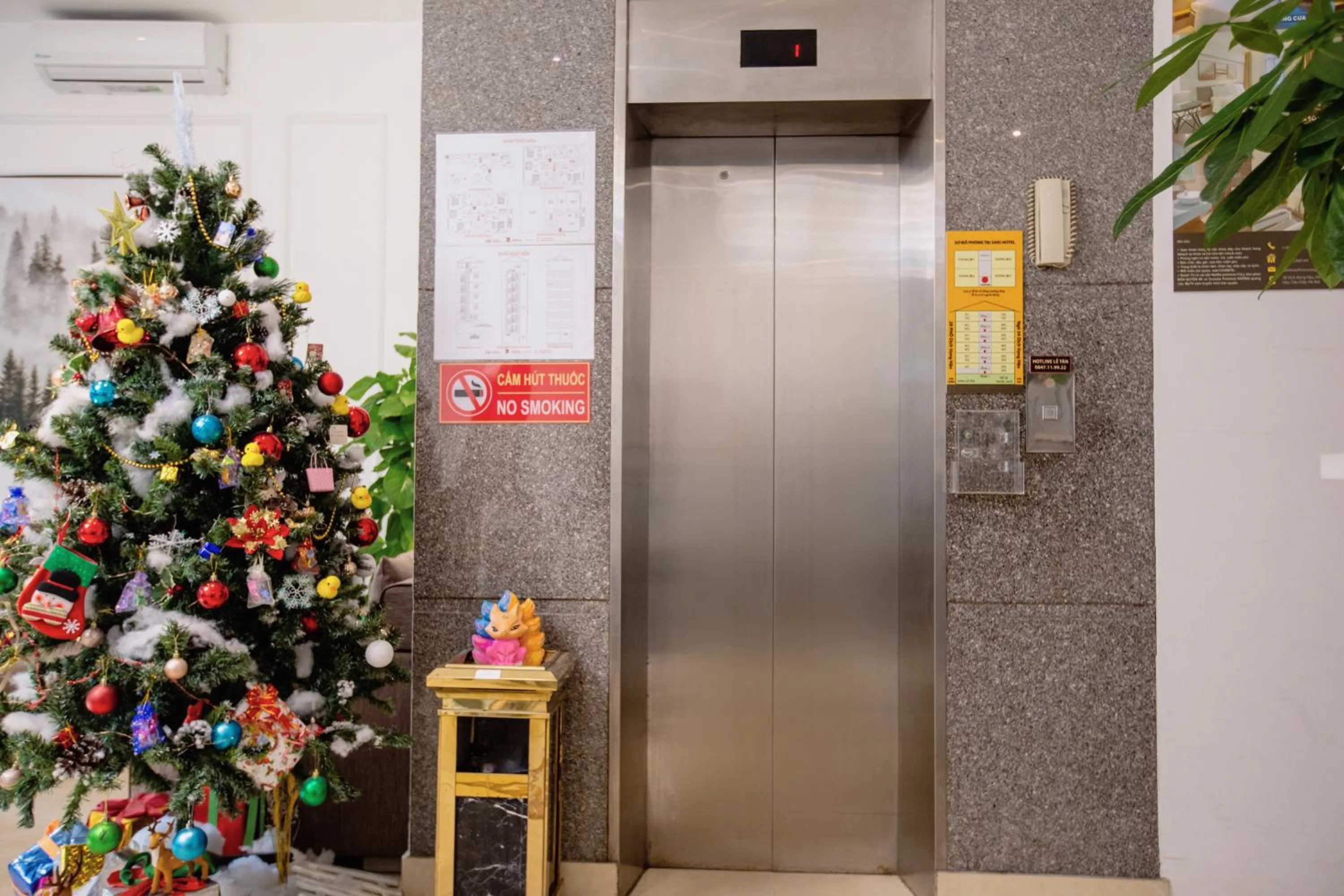 elevator in Keypad Hotel - 28 Dịch Vọng Hậu
