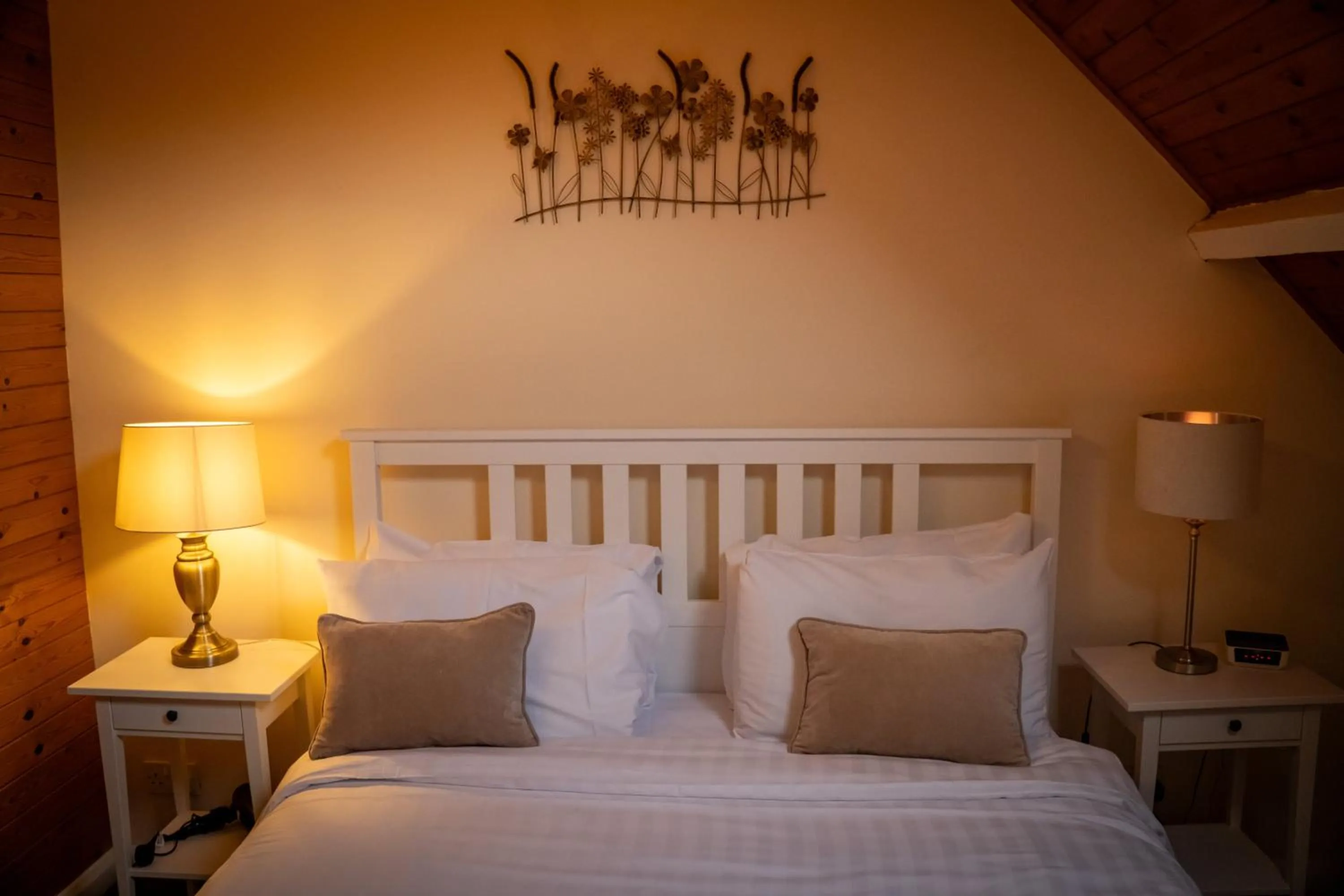 Bedroom, Bed in Anglers Arms