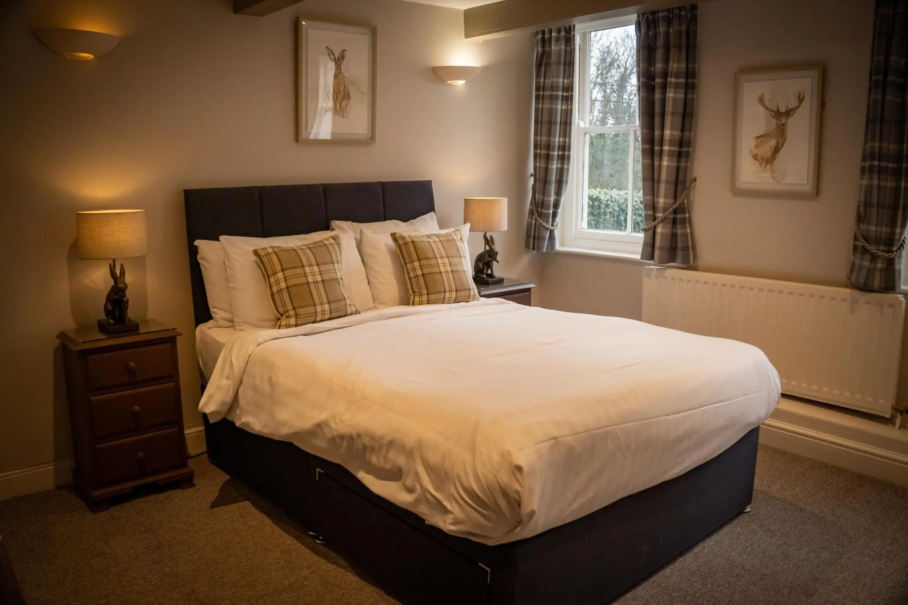 Bedroom, Bed in Anglers Arms