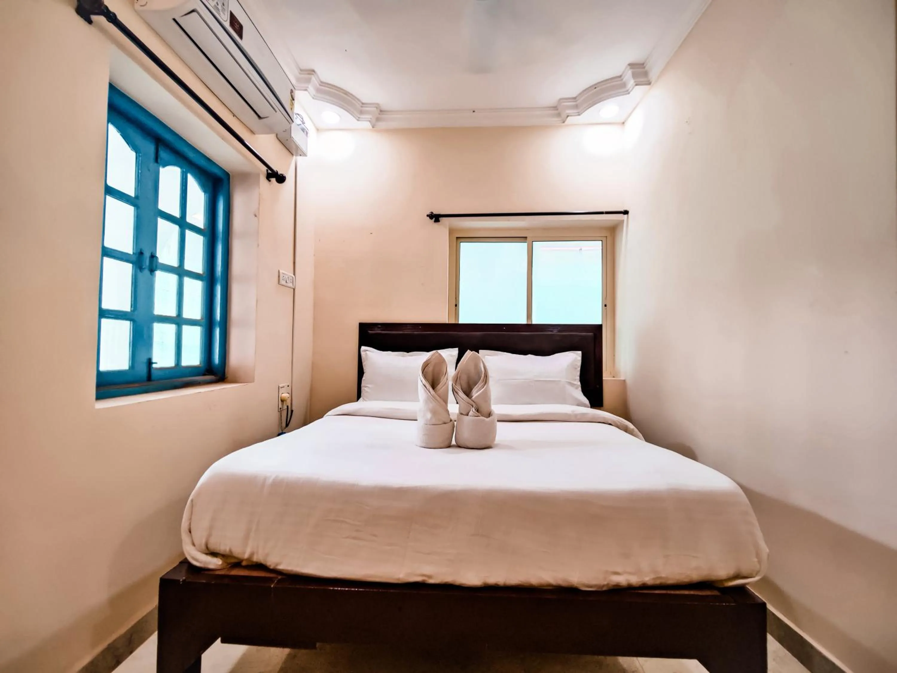 Photo of the whole room in Hotel Candolim Aloft