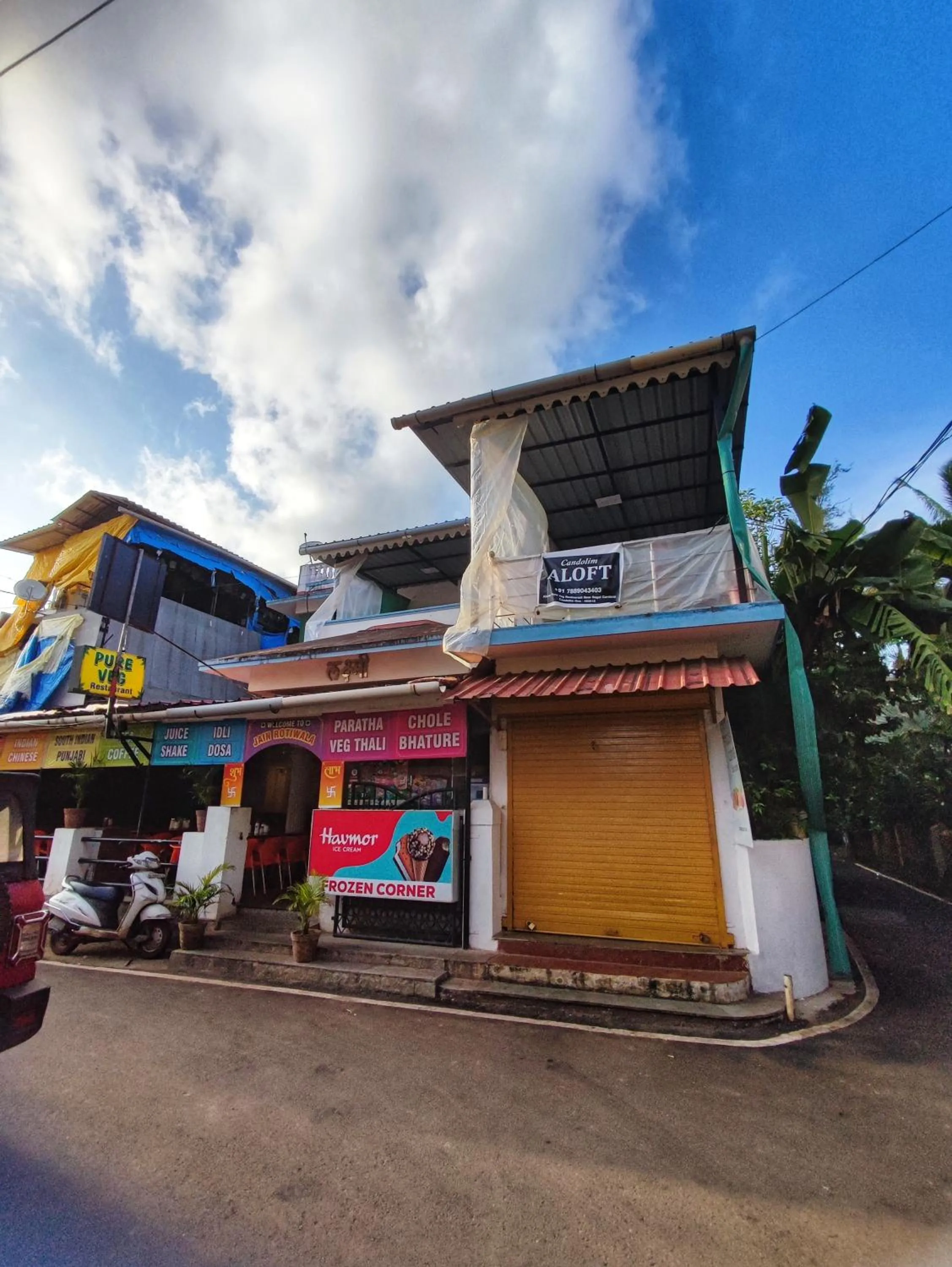 Property building in Hotel Candolim Aloft