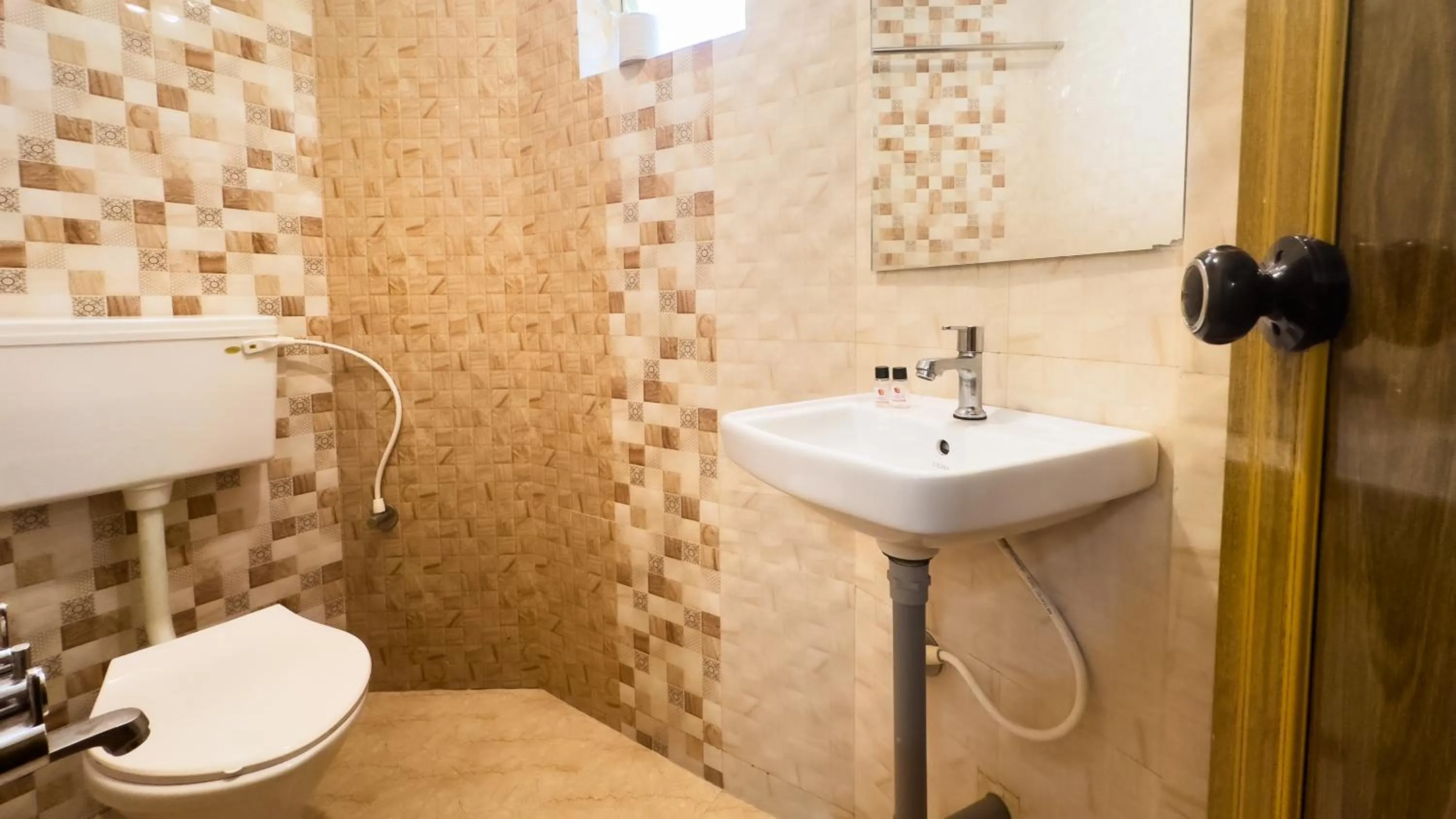 Bathroom in Hotel Candolim Aloft