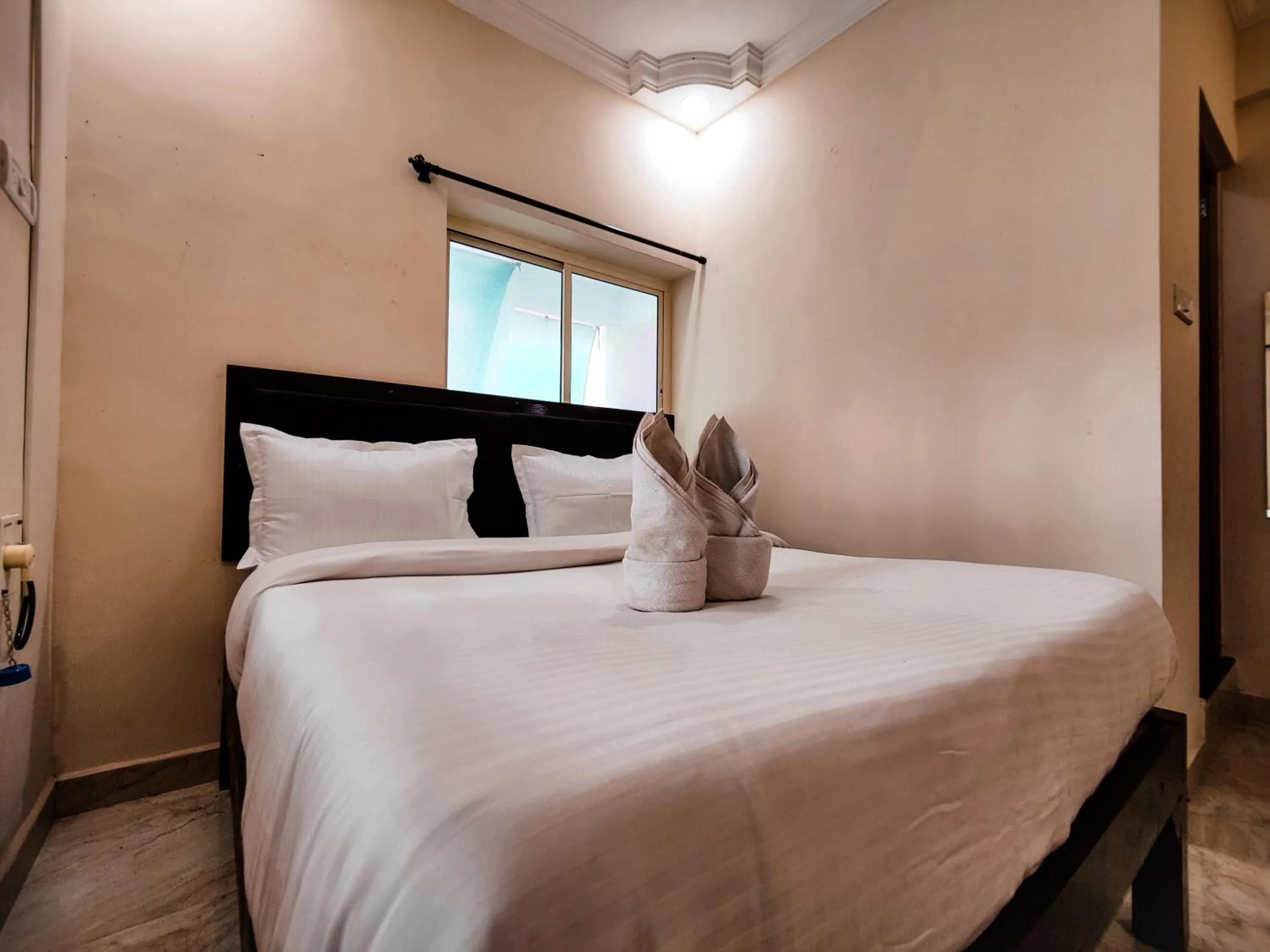 Bed in Hotel Candolim Aloft