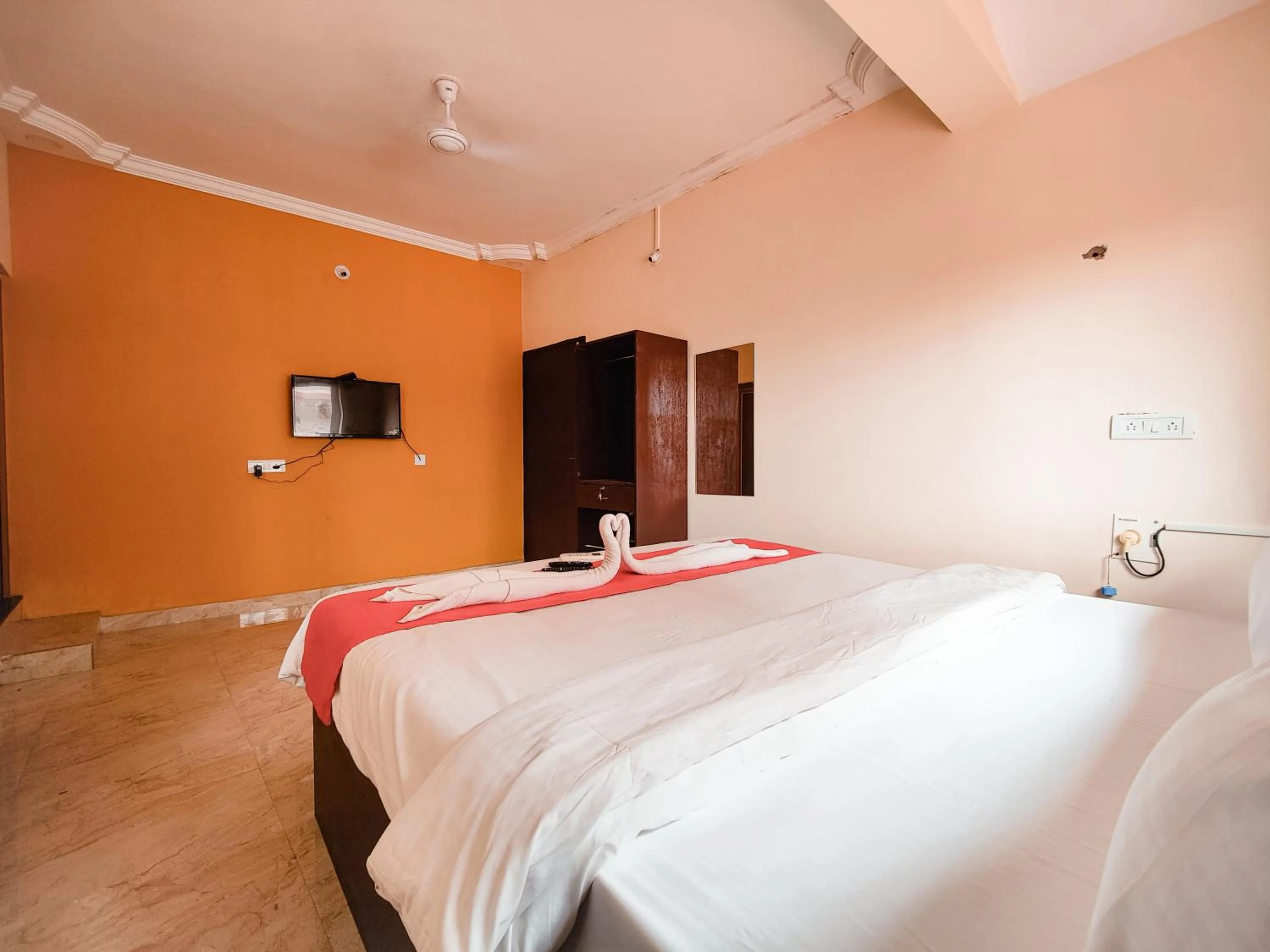 Photo of the whole room in Hotel Candolim Aloft