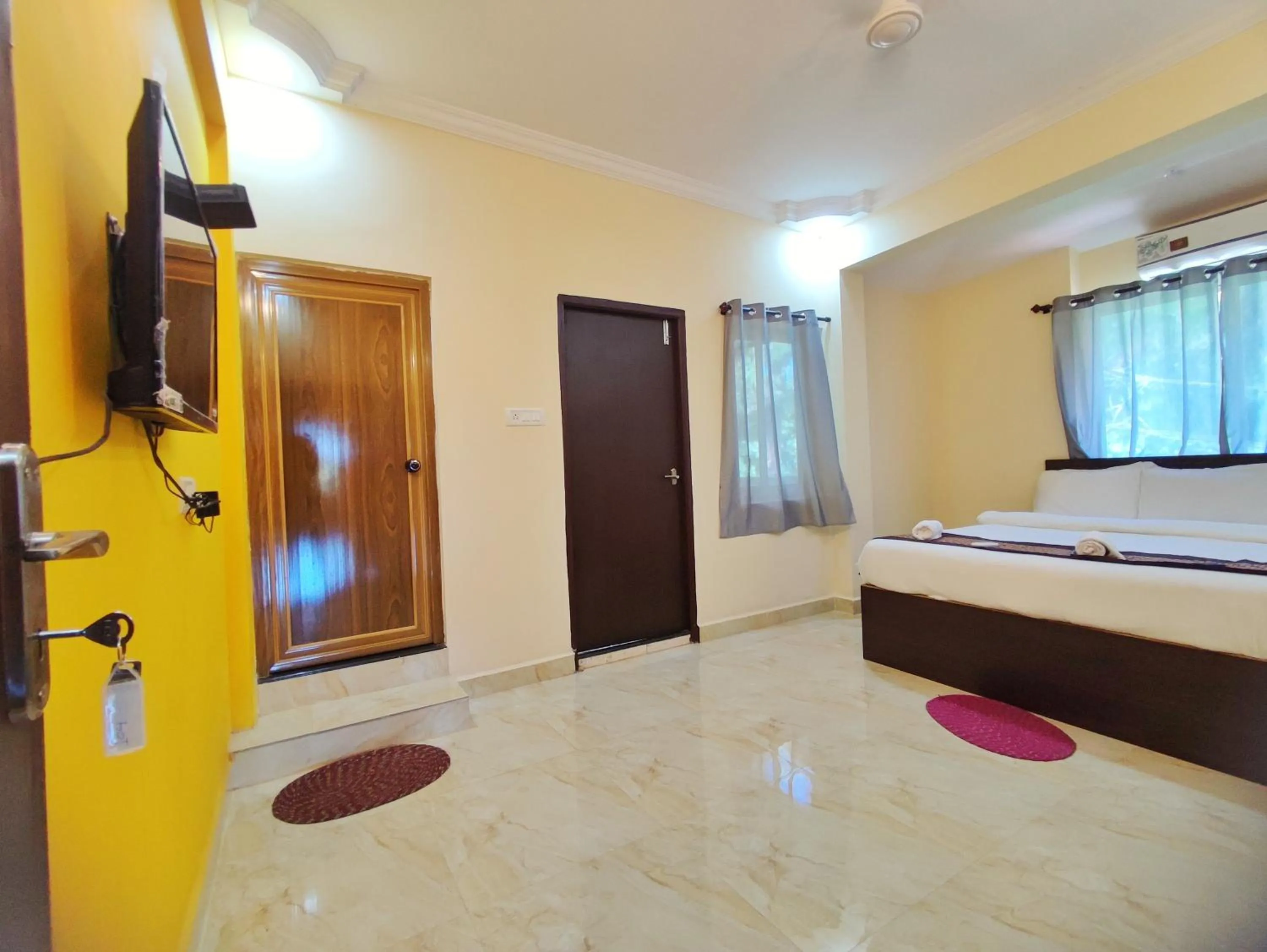 TV and multimedia in Hotel Candolim Aloft