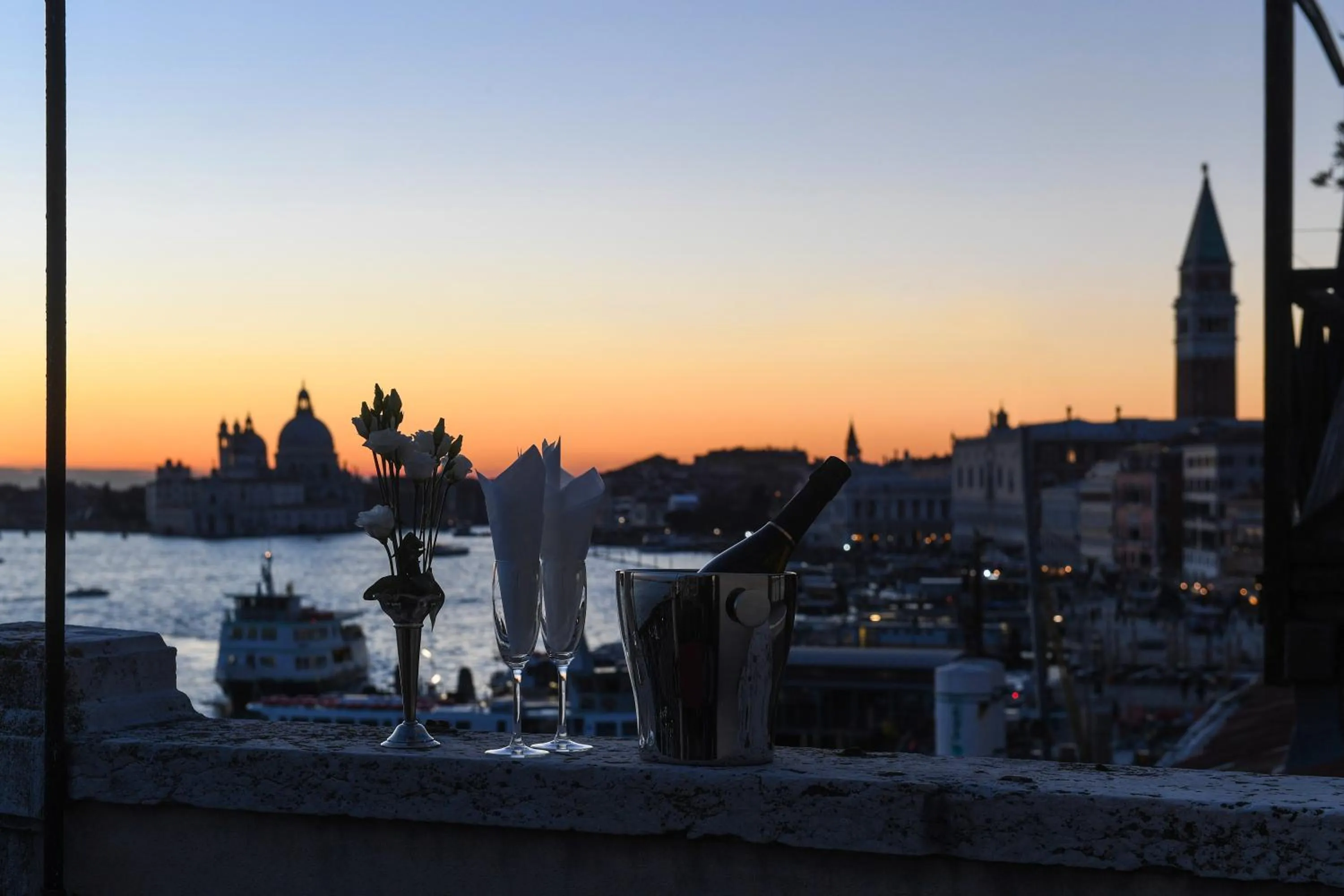 Neighbourhood in A Tribute To Music Residenza