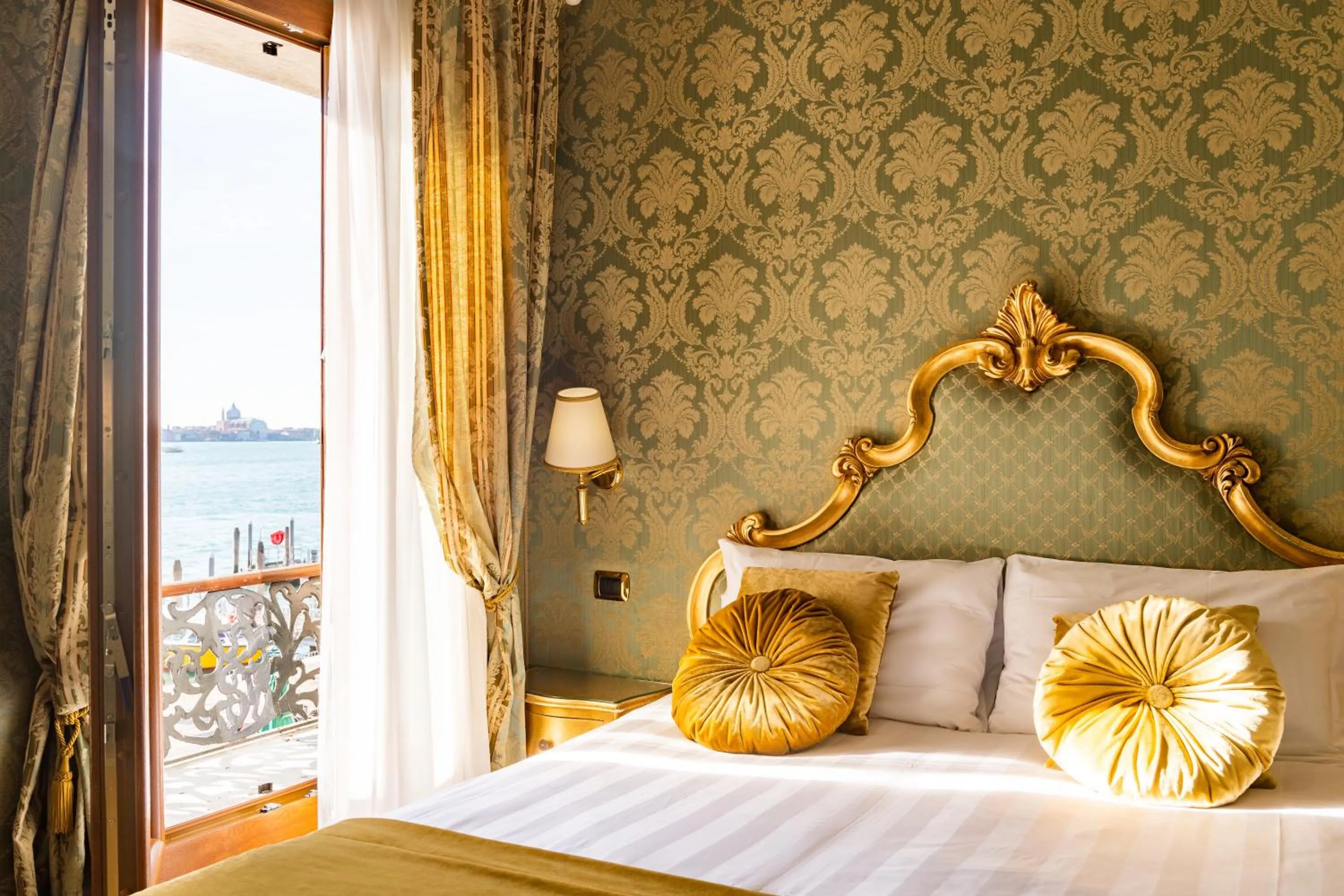 View (from property/room), Bed in A Tribute To Music Residenza