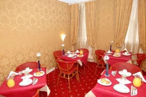 Restaurant/places to eat in A Tribute To Music Residenza