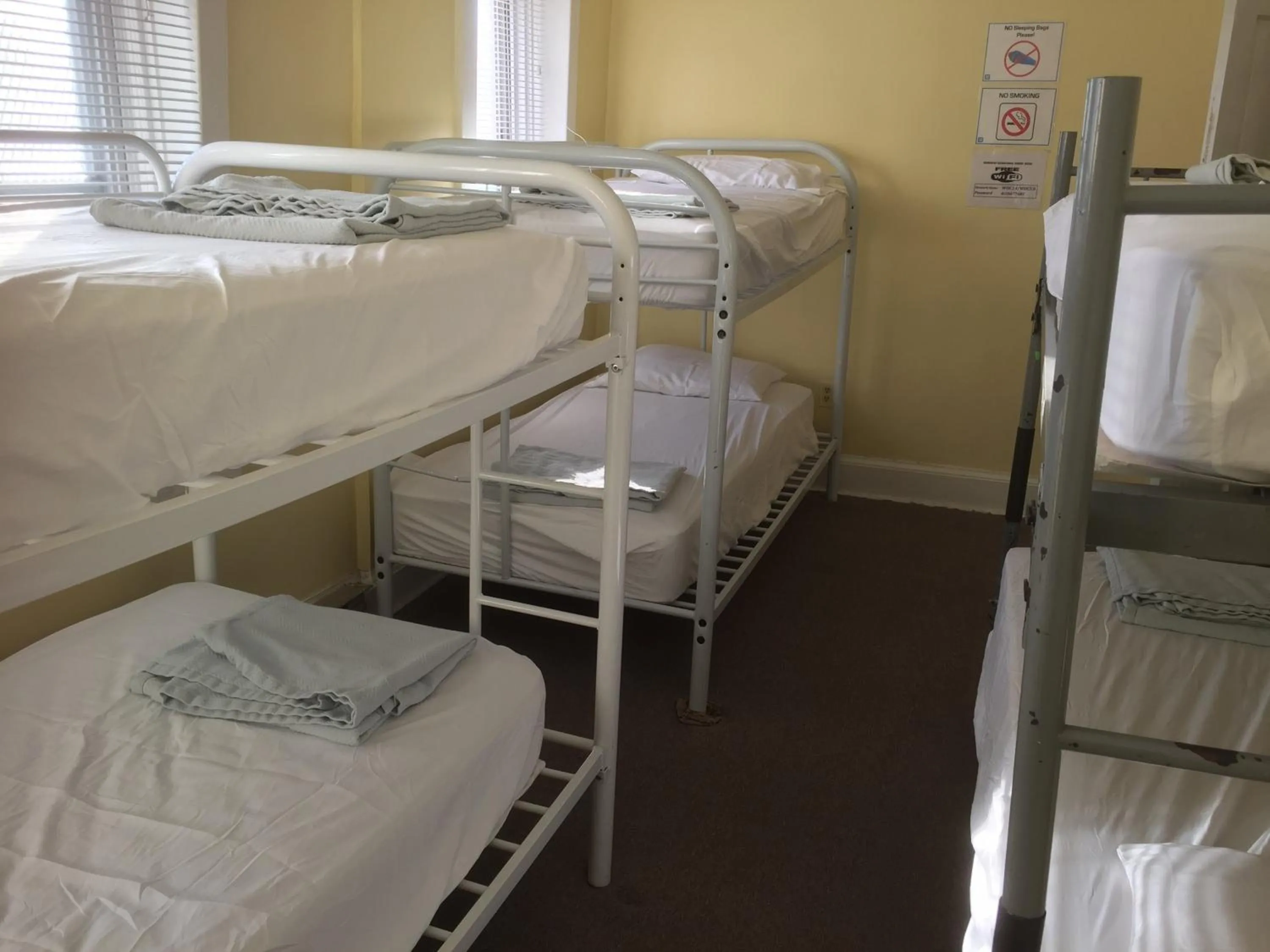 Bedroom, Bed in Washington International Student Center