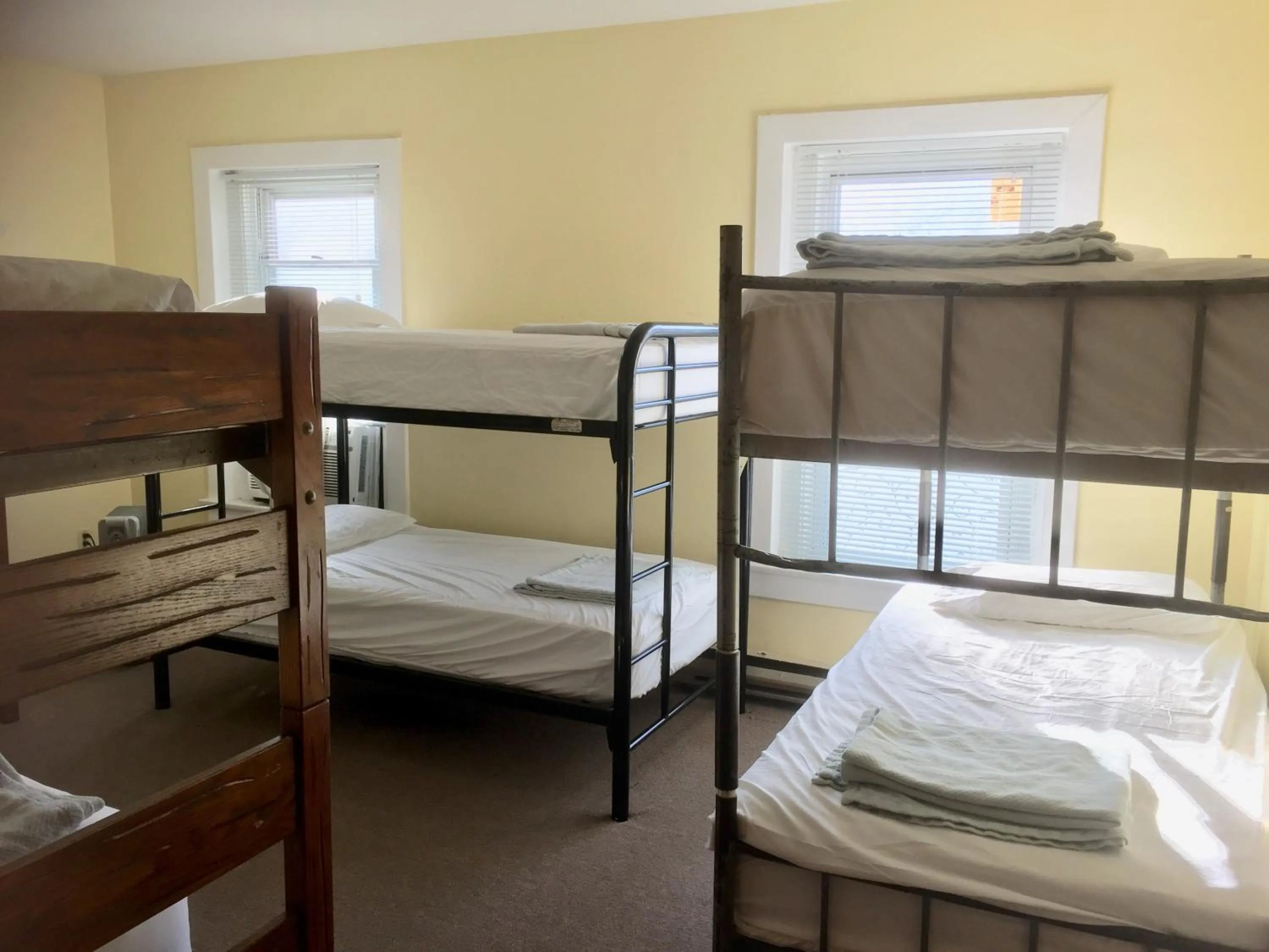 Bedroom, Bed in Washington International Student Center