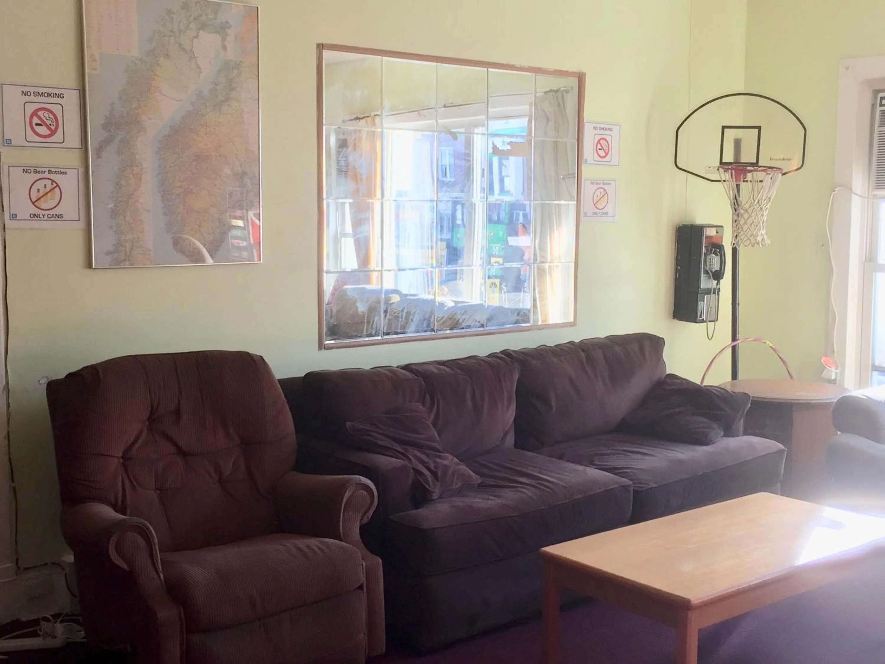 Communal lounge/ TV room in Washington International Student Center