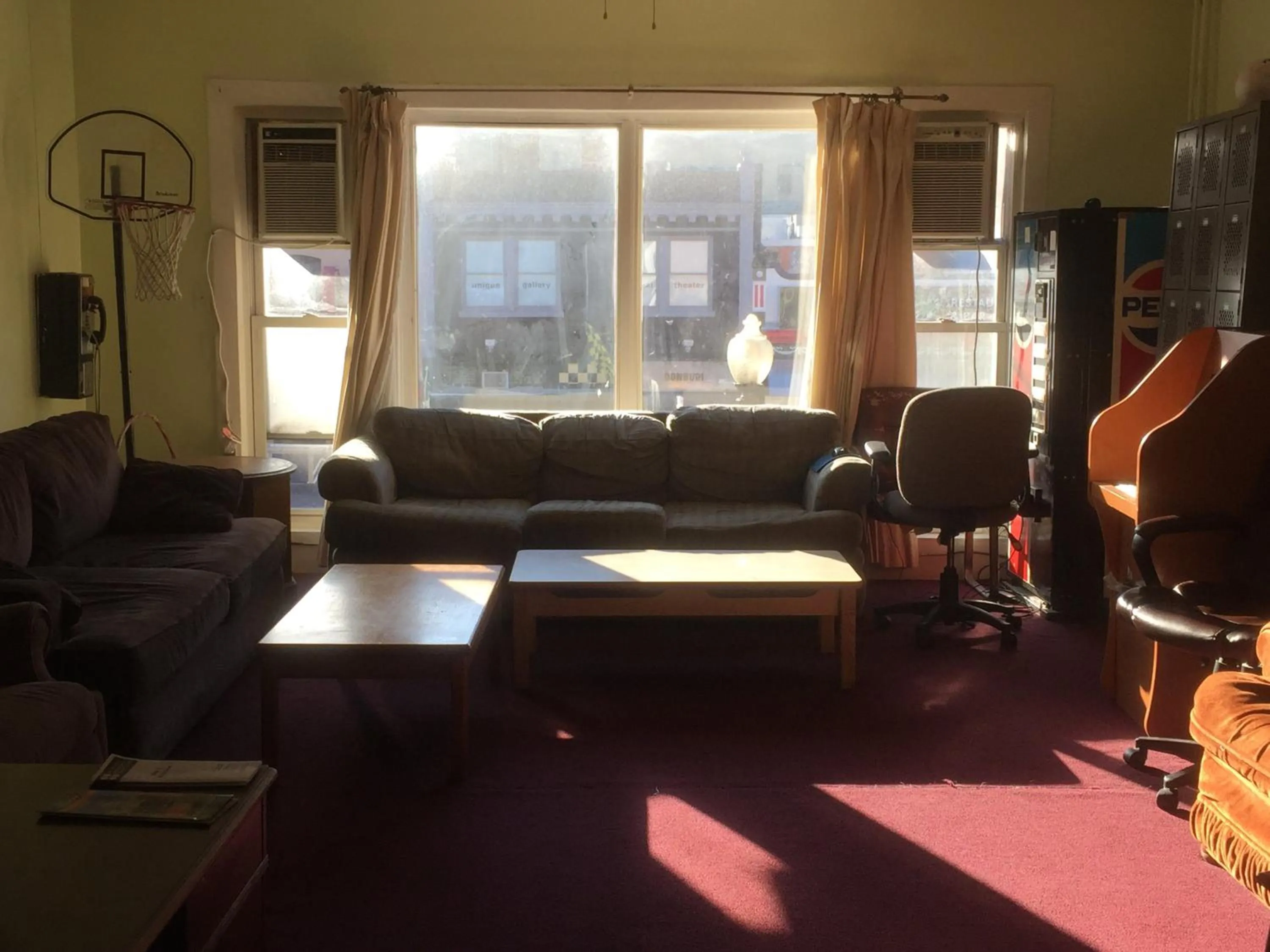 Communal lounge/ TV room in Washington International Student Center