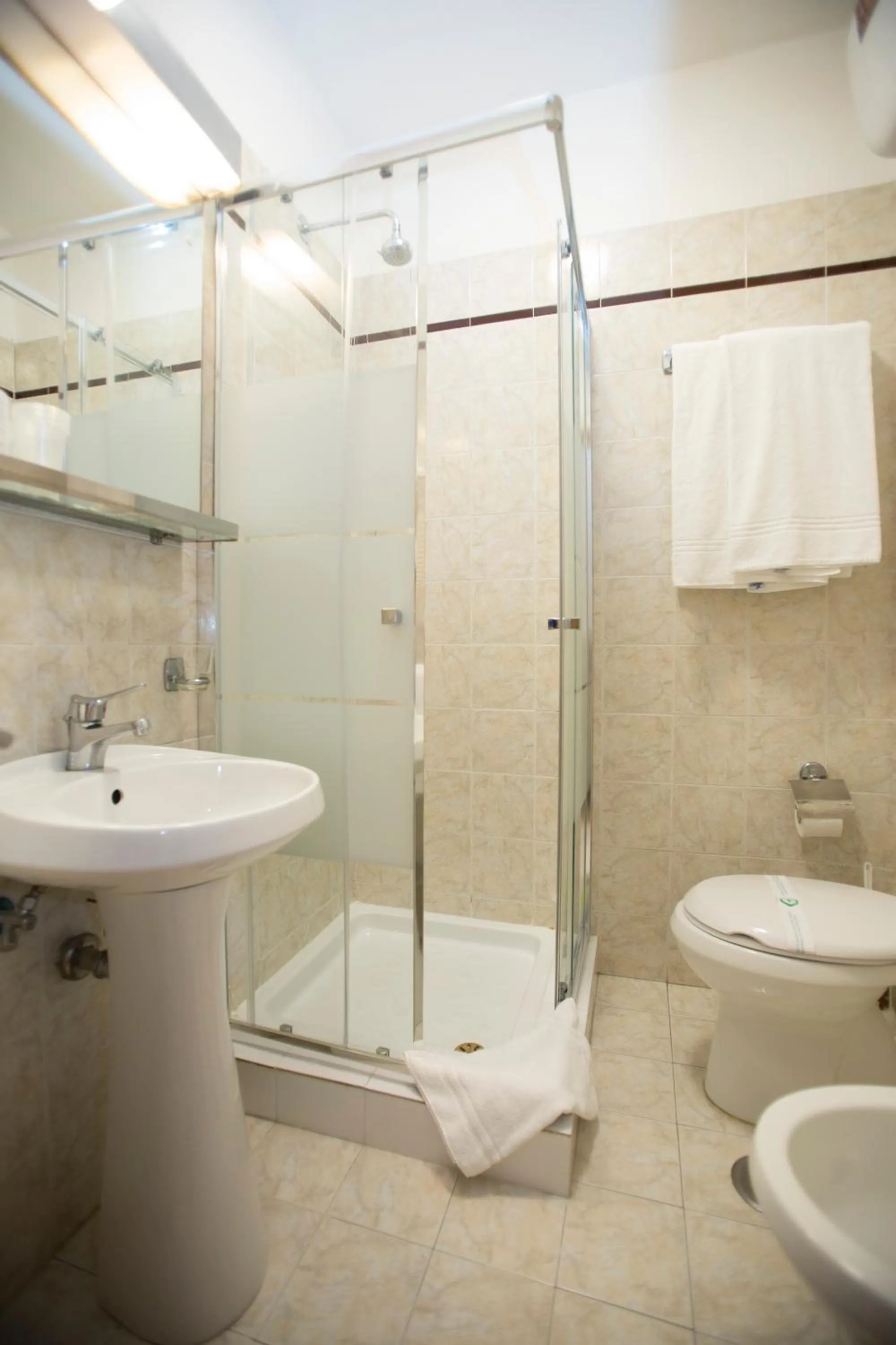 Shower, Bathroom in Hotel Giubileo