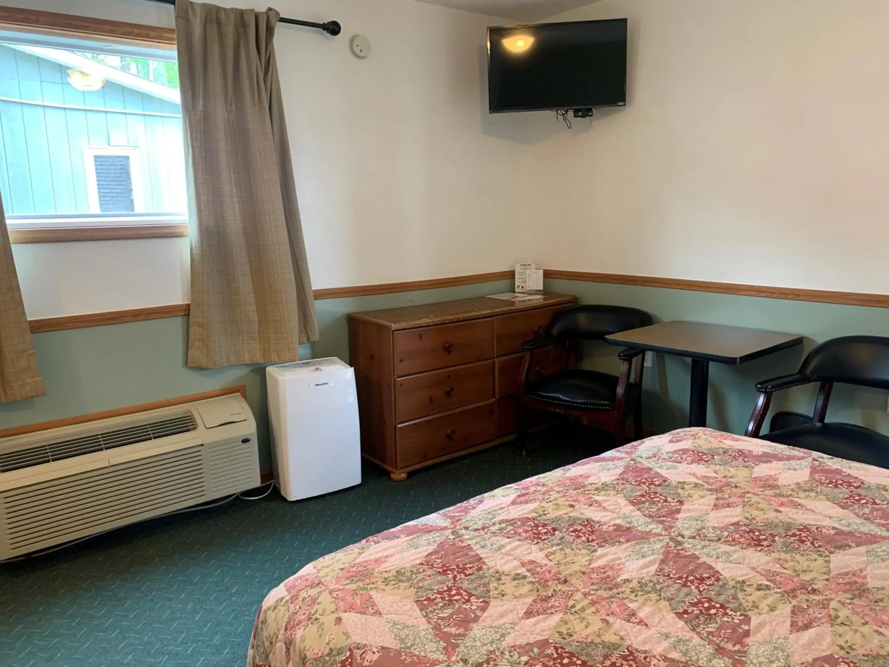 Standard Queen Room in HAVEN INN Standard Queen Room in HAVEN INN