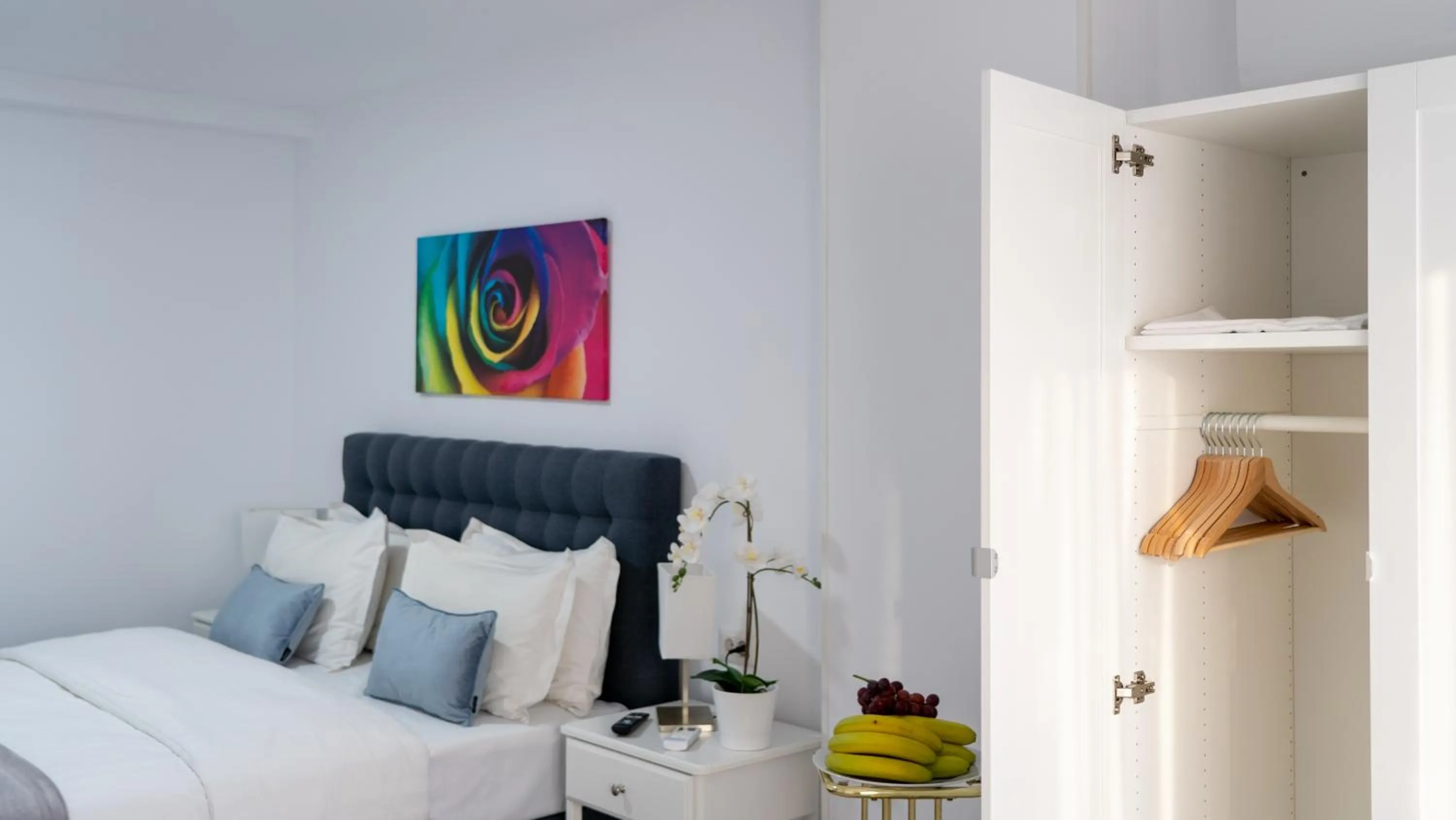 Bedroom, Bed in Sea View Apartments Olimp - Avenue Hotels