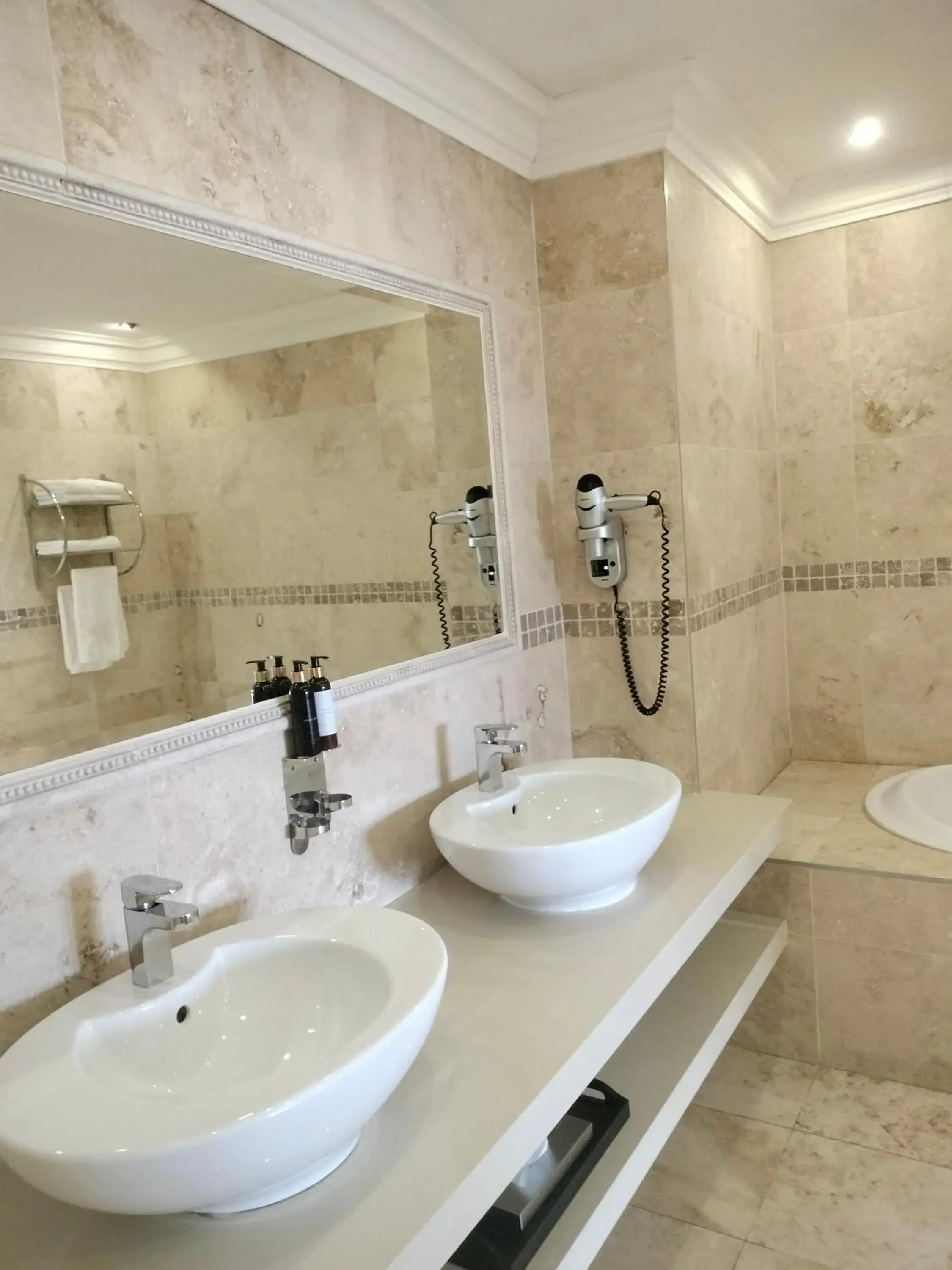 Presidential Suite in 131 on Herbert Baker Boutique Hotel Presidential Suite in 131 on Herbert Baker Boutique Hotel